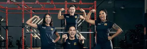 Fitness24Seven - Välkommen till Fitness24Seven - På detta gym kan du bland annat träna styrketräning och konditionsträning med moderna träningsmaskiner och fria vikter.Här finns också TjejgymEn del av gymmet är för tjejer och för tjejer endast. En avslappnad miljö med plats för både fria vikter och styrkemaskiner.Alla de andra delarna av gymmet är självklart öppna för både tjejer och killar.Cardio &amp; uppvärmningFå upp pulsen, känn farten och bli varm i kläderna.Spring på löpbandet, gå på Crosstrainern eller varför inte testa roddmaskinen?Oavsett vilket tempo du söker finns det utrustning som passar för just dig och din uppvärmning.Fria vikterTunga och lätta, stora och små.Vi erbjuder alla typer av fria vikter, alltifrån kettlebells till hantlar och skivstänger.Använd vikterna för att träna precis det du känner för.Bara fantasin sätter gränser.StyrkemaskinerUtmana dina muskler. På detta gym finns ett stort utbud av moderna styrkemaskiner för de flesta muskelgrupper.Träna biceps, triceps och mycket mer.Välkommen att svettas och lämna gärna maskinerna rena och fina till nästa person.OmklädningsrumTräningen börjar och slutar här.Byt om i lugn och ro, och gör dig redo för dagens utmaningar.Självklart finns här också förvaringsskåp för dina personliga prylar.Shop24SevenI behov av ny energi?I våra smarta varuautomater finns allt du behöver, oavsett när du behöver det.Köp en dryck, shake eller kanske en bar. Betalningen sker enkelt via swish eller kort. Välkommen att fylla på.Small group workoutKom igång med träningen!Small group workout är cirkelträning med en utbildad instruktör ute i gymmet.Vi tränar hela kroppen och alla kan vara med!Small Group Workout är en del av Fitness24sevens egna utbud.Stretch &amp; RelaxGe dig själv tid för återhämtning.Denna sektion är till för stretch och nedvarvning.Kom ner på mattan och sträck ut dina muskler.Slappna av och hitta tillbaka till lugnet med hjälp av redskap som Pilatesbollar och gummiband.RullstolsanpassatDetta gym är anpassat för rullstol och har tillgänglighetsanpassade dusch- och omklädningsrum.Gymmen i Stockholm har, som alla våra andra gym, öppet dygnet runt för alla våra medlemmar, så att du kan träna när det passar dig.Första Fitness24Seven gymmet öppnade 2003Det var 2003 som Fitness24Sevens grundare och ägare, Christian Ask, öppnade det första gymmet och äntrade Fitness-marknaden med ett gym på Henrik Smithsgatan i Malmö, Sverige.Därefter gick allting väldigt fort och det var 2005 som vi öppnade vårt allra första kontor och vårt första gym med gruppträningssalar i Lund, Sverige.Kontoret och gymmet är i anknytningar till varandra och är idag ett av våra flaggskepp.Redan 2006 hade vi 10 gym i Sverige och antalet skulle komma att bli allt fler.Om Fitness24Seven på LinkedinVi är en global fitnesskedja som erbjuder gym och gruppträning för över 400 000 medlemmar världen över.På Fitness24Seven är vår vision att leda människor till ett hälsosammare liv, oavsett vem de är eller var de bor.Med mer än 250 gym i fem länder har vi kommit ganska långt, men vår resa har precis börjat.Vi är alltid på väg någonstans nytt och vi bryter hela tiden nya mark. Vårt företag växer snabbt och är alltid i behov av nya hungriga talanger.När du jobbar med oss arbetar du tillsammans med 2 000 medarbetare i över 80 städer. Vi jobbar i hög hastighet och vår väg förändras hela tiden.Det du gör idag kanske inte är det du gör imorgon. Vi sätter ganska ambitiösa mål som vi uppnår tillsammans, eftersom vi tror att samarbete gör laget.Genom tillgänglighet, gästfrihet och funktionalitet erbjuder vi våra medlemmar en hälsosammare livsstil till ett attraktivt pris.Vi älskar att hålla saker enkelt och vårt erbjudande är inget undantag. Ett medlemskap som ger tillgång till alla gym i alla länder 24 timmar om dygnet.Anta utmaningen – gå med i vårt team!Star Trac hos Fitness24SevenMer om Fitness24SevenFitness24Seven på Facebook