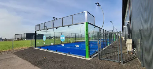 Välkommen till Nordic Wellness Trelleborg Padel!Här kan du ta del av toppmoderna maskiner, fria vikter, gruppträning, virtuell träning och riktigt mycket tränings-glädje.Kom gärna in och ta en kaffe, kika på den fantastiska anläggningen och prata med oss direkt i receptionen.Vi erbjuder självklart prov-vecka för dig som vill testa vår härliga klubb och utbud.Vi har gratis parkering hos oss också.GRATIS KONSULTATION!Vill du få hjälp att nå dina mål?Med en personlig tränare kommer du snabbt igång med ett individanpassat träningsschema som ger resultat.I det första mötet går vi igenom vad du önskar uppnå samt sätter realistiska mål efter dina förutsättningar.Fyll i kontaktformuläret nedan så kontaktar vi dig för 30 minuters kostnadsfri konsultation.Vissa personliga tränare erbjuder nu också tjänsten PT online.Vid förhinder behöver du avboka mötet 24h innan utsatt tid, annars debiteras du 200 kr.Kolla ditt gym på alla bolagFitnessprofilen Julia på Nordic Wellness: Är ditt mål att ha en något tajtare form till beachen?BEHÖVER DU PT? Känner du att du inte har disciplinen att komma i gång med träningen hemma? Hör av dig direkt till Julia och boka professionell hjälp!Nordic Wellness Din Bästa-GymPartnerHär är de 15st mest sökta gymmen på GymKarta i Juli 2023Nordic Wellness Lindholmen på Lindholmsallén 20 i GöteborgSATS Gamlestaden på Gamlestadstorget 7 i GöteborgSTC Sävedalen - Göteborgsvägen 104 - GymKarta.seSTC munkebäck på Munkebäcks Allé 26 i GöteborgNordic Wellness Göteborg Kviberg Arena - GymKarta.seNordic Wellness Kungälv Kongahälla - GymKarta.seActic Lerum - Vattenpalatset på Häradsvägen 3 i Lerum&nbsp;Maximus Gym Brunnsbo på Folkvisegatan 15 i GöteborgSATS Hovås på Björklundabacken 2 i Hovås - GymKarta.seNordic Wellness Backaplan på Gustaf Dalénsgatan 13Fitness24Seven på Lergöksgatan 6 i Västra FrölundaSATS Askim (Sisjön stora) på Ekonomivägen 6 i AskimSTC på Ekenleden 10 i Kållered - GymKarta.seNordic Wellness Marklandsgatan - GymKarta.seNordic Wellness på Vasagatan 7 i GöteborgNo Carb Protein-Pannkakor - Muskelshoppen
