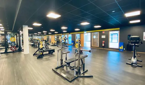Välkommen till Nordic Wellness Celsiusgatan Malmö!Här kan du ta del av toppmoderna maskiner, fria vikter, gruppträning, virtuell träning och riktigt mycket tränings-glädje.Kom gärna in och ta en kaffe, kika på den fantastiska anläggningen och prata med oss direkt i receptionen.Vi erbjuder självklart prov-vecka för dig som vill testa vår härliga klubb och utbud.Vi har gratis parkering hos oss också.GRATIS KONSULTATION!Vill du få hjälp att nå dina mål?Med en personlig tränare kommer du snabbt igång med ett individanpassat träningsschema som ger resultat.I det första mötet går vi igenom vad du önskar uppnå samt sätter realistiska mål efter dina förutsättningar.Fyll i kontaktformuläret nedan så kontaktar vi dig för 30 minuters kostnadsfri konsultation.Vissa personliga tränare erbjuder nu också tjänsten PT online.Vid förhinder behöver du avboka mötet 24h innan utsatt tid, annars debiteras du 200 kr.Kolla ditt gym på alla bolagFitnessprofilen Julia på Nordic Wellness: Är ditt mål att ha en något tajtare form till beachen?BEHÖVER DU PT? Känner du att du inte har disciplinen att komma i gång med träningen hemma? Hör av dig direkt till Julia och boka professionell hjälp!Nordic Wellness Din Bästa-GymPartnerHär är de 15st mest sökta gymmen på GymKarta i Juli 2023Nordic Wellness Lindholmen på Lindholmsallén 20 i GöteborgSATS Gamlestaden på Gamlestadstorget 7 i GöteborgSTC Sävedalen - Göteborgsvägen 104 - GymKarta.seSTC munkebäck på Munkebäcks Allé 26 i GöteborgNordic Wellness Göteborg Kviberg Arena - GymKarta.seNordic Wellness Kungälv Kongahälla - GymKarta.seActic Lerum - Vattenpalatset på Häradsvägen 3 i Lerum&nbsp;Maximus Gym Brunnsbo på Folkvisegatan 15 i GöteborgSATS Hovås på Björklundabacken 2 i Hovås - GymKarta.seNordic Wellness Backaplan på Gustaf Dalénsgatan 13Fitness24Seven på Lergöksgatan 6 i Västra FrölundaSATS Askim (Sisjön stora) på Ekonomivägen 6 i AskimSTC på Ekenleden 10 i Kållered - GymKarta.seNordic Wellness Marklandsgatan - GymKarta.seNordic Wellness på Vasagatan 7 i GöteborgNo Carb Protein-Pannkakor - Muskelshoppen