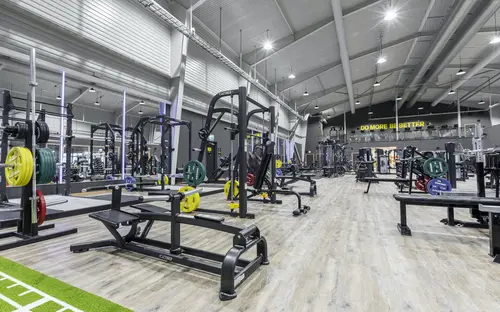 STC Staffanstorp Barkvägen 32 - Kom i form på 90 dagar!- STC Staffanstorp är det perfekta gymmet för dig som vill träna i en ny och inspirerande miljö med generösa ytor för både kondition och styrketräningHär finns tillgång till personliga tränare som motiverar och bidrar med kunskap så att du når dina mål.Med två gruppträningssalar erbjuds ett maxat gruppträningsschema med ett härligt gäng instruktörer.En komplett träningsanläggning som erbjuder Kids Club under bemannade öppettider.STC Livsstilsprogram hjälper dig att gå ner i vikt på ett säkert och hållbart sätt genom att förändra ditt tankesätt kring kostvanor och träningsrutiner.Tillsammans med vår livsstilscoach tränar du i PT Small Group för att nå din målvikt.Möts av den lyxiga träningsmiljön och den bubblande glädjen som infinner sig på STC.Låt endorfinerna flöda i takt till musiken på funktionella ytor, moderna styrke- och konditionsmaskiner.Tillsammans med engagerade instruktörer och virtuella gruppträningspass kan du prova allt från yoga till tuffa BODYPUMP® pass.Gymträning STC Staffanstorp på Barkvägen 32Låt endorfinerna flöda i det breda utbudet av moderna träningsmaskiner.CyklarTrampa igång svetten och känn hur konditionen förbättras på cykeln.CrosstrainerStäll dig på en crosstrainer och träna 80% av kroppens muskler.Ett skonsamt komplementet till löpning och skidåkning.RoddKanotist eller inte - oavsett så kan du träna upp styrka, kondition och uthållighet med roddmaskinen.SkiergTräna dig inför skidsäsongen året om med hjälp av skiergmaskinenLöpbandUppnå "runners high" på något av våra moderna löpband!STC - Kom iform på STC Barkvägen 32 StaffanstorpHär, i hjärtat av YSTAD finner du träningsglädje fördelat på !Gymmet erbjuder träning på moderna och förstklassiga konditions- och styrketräningsmaskiner framför stora luftiga panoramafönster som ger mer energi till din träning.Detta Malmö gym bjuder på roliga gruppträningspass för dig som vill variera din träning och träna tillsammans med andra. Här får du guidning och peppning av våra välutbildade instruktörer oavsett om du föredrar ett lugnare eller mer pulshöjande tempo.På gymmets takterrass tränar du under bar himmel i den friska luften. Här hittar du vår träningsrigg.Om du vill förbättra din kondition, få en starkare kropp eller en mer hälsosam livsstil finns våra personliga tränare alltid nära till hands för att du ska nå nya höjder med din träning..Med närhet till fler av våra gym i Malmö."STC driver både kompletta träningsanläggningar för hela familjen samt mindre expressklubbar med tonvikt på styrka och kondition.Vårt breda utbud av gruppträning baseras på program från världens största leverantör, Les Mills.Våra gruppträningsinstruktörer är självklart certifierade och licensierade. Vi erbjuder träning för alla människor i alla åldrar."På vårt stora fräscha STC-gym känner du pulsen och träningsglädjen så fort du kliver in i gymmet.Här finns den senaste utrustningen för kondition och styrka, gruppträning, virtuell träning, proffsiga personliga tränare, kids club och cafédel.Med närhet till fler STC-gym runt om i området.Vi erbjuder dig ett brett träningsutbud, generösa öppettider &amp; över 200 gym att träna på.Erbjudande: Köp ett flexibelt gymkort från 299 kr/mån på STC med fri kort- &amp; startavgift.- Gruppträning.- Fräscha anläggningar.- Personlig träning.- Över 200 online pass.&nbsp;Om STCVi på STC tror på gemenskap och har därför sedan starten 1998 skapat miljöer där människor i alla åldrar kan träffas och träna för ett friskare liv.Vi har även ett stort grupptränings-utbud av egenutvecklad grupptränings-koncept där instruktörerna utbildas och licensieras löpande.&nbsp;Våra gym har den senaste tränings-utrustningen från tex. Cybex och Concept Träningsredskap av bästa kvalitet.Våra personliga tränare är certifierade och licensierade för att kunna erbjuda bästa möjliga personliga träning till våra medlemmar.Om STC - Över 200 gym från norr till söderVi på STC tror på gemenskap och har därför sedan starten 1998 skapat miljöer där människor i alla åldrar kan träffas och träna för ett friskare liv.Träningsanläggningarna är designade för att tillgodose ett varierat utbud av gruppträning som främst baseras på program från Les Mills, det världsledande företaget inom gruppträning där alla våra gruppträningsinstruktörer är certifierade och licensierade för att alltid leverera kvalitet.Vi har även ett stort gruppträningsutbud av egenutvecklad gruppträningskoncept där instruktörerna utbildas och licensieras löpande.Våra gym har den senaste träningsutrustningen av bästa kvalitet och våra personliga tränare är certifierade och licensierade för att kunna erbjuda bästa möjliga personliga träning till våra medlemmar.AffärsidéPassion för träning och att förbättra folkhälsan i Sverige har alltid varit grunden på STC, och lever vidare än idag.Vi vill genom ett brett träningsutbud som kännetecknas av glädje, passion och gemenskap erbjuda alla människor i alla åldrar träning och rörelse för ett friskare och lyckligare liv.Med vårt innehållsrika och prisvärda utbud strävar vi efter att vara en unik aktör inom friskvårdsbranschen.Glädje, passion, personlighet, proffsighet och gemenskap präglar våra klubbar och vår vardag i en härlig miljö.Hos oss är det alltid rent och fräscht, sällan kö till utrustningen och en skön atmosfär där alla passar in. Vi vet att om träningen finns nära så är chanserna att du kommer i gång mycket större!Vi finns på många platser i Stockholm för att du ska ha nära till träningen. Dessutom har vi öppet alla dagar klockan 05.00 – 23.00 för medlemmar.Träning kan göra underverk för din hälsa! Genom fysisk aktivitet kan du både förebygga och behandla många sjukdomar.På STC får du som blivit ordinerad Fysisk aktivitet på recept, FaR®, rabatterat pris på din träningFysisk aktivitet på recept innebär att legitimerad vårdpersonal ordinerar fysisk aktivitet.Aktiviteten blir en del av behandlingen och anpassas efter dina egna förutsättningar och önskemål.Det finns stort vetenskapligt stöd för att Fysisk aktivitet på recept (FaR®) fungerar.De positiva effekterna får du oavsett ålder eller tidigare träningsvana. Det är alltså aldrig för sent att börja röra på dig.Du som är otränad kommer snabbt att bli fysiskt starkare.Helsingborg CityHelsingborg HästmöllegrändenHelsingborg MariastadenHelsingborg OlympiaLandskronaMalmö HyllieMalmö LimhamnMalmö SorgenfriStaffanstorpTrelleborgYstad