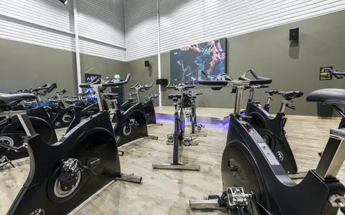 STC Staffanstorp Barkvägen 32 - Kom i form på 90 dagar!- STC Staffanstorp är det perfekta gymmet för dig som vill träna i en ny och inspirerande miljö med generösa ytor för både kondition och styrketräningHär finns tillgång till personliga tränare som motiverar och bidrar med kunskap så att du når dina mål.Med två gruppträningssalar erbjuds ett maxat gruppträningsschema med ett härligt gäng instruktörer.En komplett träningsanläggning som erbjuder Kids Club under bemannade öppettider.STC Livsstilsprogram hjälper dig att gå ner i vikt på ett säkert och hållbart sätt genom att förändra ditt tankesätt kring kostvanor och träningsrutiner.Tillsammans med vår livsstilscoach tränar du i PT Small Group för att nå din målvikt.Möts av den lyxiga träningsmiljön och den bubblande glädjen som infinner sig på STC.Låt endorfinerna flöda i takt till musiken på funktionella ytor, moderna styrke- och konditionsmaskiner.Tillsammans med engagerade instruktörer och virtuella gruppträningspass kan du prova allt från yoga till tuffa BODYPUMP® pass.Gymträning STC Staffanstorp på Barkvägen 32Låt endorfinerna flöda i det breda utbudet av moderna träningsmaskiner.CyklarTrampa igång svetten och känn hur konditionen förbättras på cykeln.CrosstrainerStäll dig på en crosstrainer och träna 80% av kroppens muskler.Ett skonsamt komplementet till löpning och skidåkning.RoddKanotist eller inte - oavsett så kan du träna upp styrka, kondition och uthållighet med roddmaskinen.SkiergTräna dig inför skidsäsongen året om med hjälp av skiergmaskinenLöpbandUppnå "runners high" på något av våra moderna löpband!STC - Kom iform på STC Barkvägen 32 StaffanstorpHär, i hjärtat av YSTAD finner du träningsglädje fördelat på !Gymmet erbjuder träning på moderna och förstklassiga konditions- och styrketräningsmaskiner framför stora luftiga panoramafönster som ger mer energi till din träning.Detta Malmö gym bjuder på roliga gruppträningspass för dig som vill variera din träning och träna tillsammans med andra. Här får du guidning och peppning av våra välutbildade instruktörer oavsett om du föredrar ett lugnare eller mer pulshöjande tempo.På gymmets takterrass tränar du under bar himmel i den friska luften. Här hittar du vår träningsrigg.Om du vill förbättra din kondition, få en starkare kropp eller en mer hälsosam livsstil finns våra personliga tränare alltid nära till hands för att du ska nå nya höjder med din träning..Med närhet till fler av våra gym i Malmö."STC driver både kompletta träningsanläggningar för hela familjen samt mindre expressklubbar med tonvikt på styrka och kondition.Vårt breda utbud av gruppträning baseras på program från världens största leverantör, Les Mills.Våra gruppträningsinstruktörer är självklart certifierade och licensierade. Vi erbjuder träning för alla människor i alla åldrar."På vårt stora fräscha STC-gym känner du pulsen och träningsglädjen så fort du kliver in i gymmet.Här finns den senaste utrustningen för kondition och styrka, gruppträning, virtuell träning, proffsiga personliga tränare, kids club och cafédel.Med närhet till fler STC-gym runt om i området.Vi erbjuder dig ett brett träningsutbud, generösa öppettider &amp; över 200 gym att träna på.Erbjudande: Köp ett flexibelt gymkort från 299 kr/mån på STC med fri kort- &amp; startavgift.- Gruppträning.- Fräscha anläggningar.- Personlig träning.- Över 200 online pass.&nbsp;Om STCVi på STC tror på gemenskap och har därför sedan starten 1998 skapat miljöer där människor i alla åldrar kan träffas och träna för ett friskare liv.Vi har även ett stort grupptränings-utbud av egenutvecklad grupptränings-koncept där instruktörerna utbildas och licensieras löpande.&nbsp;Våra gym har den senaste tränings-utrustningen från tex. Cybex och Concept Träningsredskap av bästa kvalitet.Våra personliga tränare är certifierade och licensierade för att kunna erbjuda bästa möjliga personliga träning till våra medlemmar.Om STC - Över 200 gym från norr till söderVi på STC tror på gemenskap och har därför sedan starten 1998 skapat miljöer där människor i alla åldrar kan träffas och träna för ett friskare liv.Träningsanläggningarna är designade för att tillgodose ett varierat utbud av gruppträning som främst baseras på program från Les Mills, det världsledande företaget inom gruppträning där alla våra gruppträningsinstruktörer är certifierade och licensierade för att alltid leverera kvalitet.Vi har även ett stort gruppträningsutbud av egenutvecklad gruppträningskoncept där instruktörerna utbildas och licensieras löpande.Våra gym har den senaste träningsutrustningen av bästa kvalitet och våra personliga tränare är certifierade och licensierade för att kunna erbjuda bästa möjliga personliga träning till våra medlemmar.AffärsidéPassion för träning och att förbättra folkhälsan i Sverige har alltid varit grunden på STC, och lever vidare än idag.Vi vill genom ett brett träningsutbud som kännetecknas av glädje, passion och gemenskap erbjuda alla människor i alla åldrar träning och rörelse för ett friskare och lyckligare liv.Med vårt innehållsrika och prisvärda utbud strävar vi efter att vara en unik aktör inom friskvårdsbranschen.Glädje, passion, personlighet, proffsighet och gemenskap präglar våra klubbar och vår vardag i en härlig miljö.Hos oss är det alltid rent och fräscht, sällan kö till utrustningen och en skön atmosfär där alla passar in. Vi vet att om träningen finns nära så är chanserna att du kommer i gång mycket större!Vi finns på många platser i Stockholm för att du ska ha nära till träningen. Dessutom har vi öppet alla dagar klockan 05.00 – 23.00 för medlemmar.Träning kan göra underverk för din hälsa! Genom fysisk aktivitet kan du både förebygga och behandla många sjukdomar.På STC får du som blivit ordinerad Fysisk aktivitet på recept, FaR®, rabatterat pris på din träningFysisk aktivitet på recept innebär att legitimerad vårdpersonal ordinerar fysisk aktivitet.Aktiviteten blir en del av behandlingen och anpassas efter dina egna förutsättningar och önskemål.Det finns stort vetenskapligt stöd för att Fysisk aktivitet på recept (FaR®) fungerar.De positiva effekterna får du oavsett ålder eller tidigare träningsvana. Det är alltså aldrig för sent att börja röra på dig.Du som är otränad kommer snabbt att bli fysiskt starkare.Helsingborg CityHelsingborg HästmöllegrändenHelsingborg MariastadenHelsingborg OlympiaLandskronaMalmö HyllieMalmö LimhamnMalmö SorgenfriStaffanstorpTrelleborgYstad