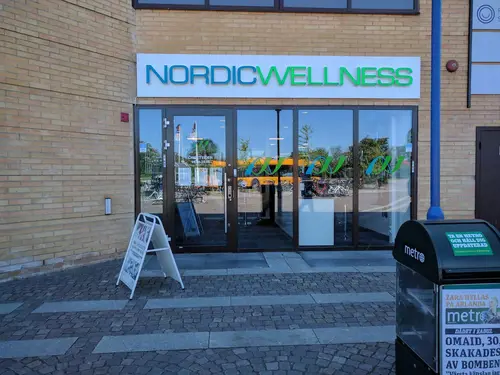 Välkommen till Nordic Wellness Bjärred!Här kan du ta del av toppmoderna maskiner, fria vikter, gruppträning, virtuell träning och riktigt mycket tränings-glädje.Kom gärna in och ta en kaffe, kika på den fantastiska anläggningen och prata med oss direkt i receptionen.Vi erbjuder självklart prov-vecka för dig som vill testa vår härliga klubb och utbud.Vi har gratis parkering hos oss också.GRATIS KONSULTATION!Vill du få hjälp att nå dina mål?Med en personlig tränare kommer du snabbt igång med ett individanpassat träningsschema som ger resultat.I det första mötet går vi igenom vad du önskar uppnå samt sätter realistiska mål efter dina förutsättningar.Fyll i kontaktformuläret nedan så kontaktar vi dig för 30 minuters kostnadsfri konsultation.Vissa personliga tränare erbjuder nu också tjänsten PT online.Vid förhinder behöver du avboka mötet 24h innan utsatt tid, annars debiteras du 200 kr.Kolla ditt gym på alla bolagFitnessprofilen Julia på Nordic Wellness: Är ditt mål att ha en något tajtare form till beachen?BEHÖVER DU PT? Känner du att du inte har disciplinen att komma i gång med träningen hemma? Hör av dig direkt till Julia och boka professionell hjälp!Nordic Wellness Din Bästa-GymPartnerHär är de 15st mest sökta gymmen på GymKarta i Juli 2023Nordic Wellness Lindholmen på Lindholmsallén 20 i GöteborgSATS Gamlestaden på Gamlestadstorget 7 i GöteborgSTC Sävedalen - Göteborgsvägen 104 - GymKarta.seSTC munkebäck på Munkebäcks Allé 26 i GöteborgNordic Wellness Göteborg Kviberg Arena - GymKarta.seNordic Wellness Kungälv Kongahälla - GymKarta.seActic Lerum - Vattenpalatset på Häradsvägen 3 i Lerum&nbsp;Maximus Gym Brunnsbo på Folkvisegatan 15 i GöteborgSATS Hovås på Björklundabacken 2 i Hovås - GymKarta.seNordic Wellness Backaplan på Gustaf Dalénsgatan 13Fitness24Seven på Lergöksgatan 6 i Västra FrölundaSATS Askim (Sisjön stora) på Ekonomivägen 6 i AskimSTC på Ekenleden 10 i Kållered - GymKarta.seNordic Wellness Marklandsgatan - GymKarta.seNordic Wellness på Vasagatan 7 i GöteborgNo Carb Protein-Pannkakor - Muskelshoppen