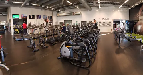 Välkommen till Nordic Wellness Löddeköping!Här kan du ta del av toppmoderna maskiner, fria vikter, gruppträning, virtuell träning och riktigt mycket tränings-glädje.Kom gärna in och ta en kaffe, kika på den fantastiska anläggningen och prata med oss direkt i receptionen.Vi erbjuder självklart prov-vecka för dig som vill testa vår härliga klubb och utbud.Vi har gratis parkering hos oss också.GRATIS KONSULTATION!Vill du få hjälp att nå dina mål?Med en personlig tränare kommer du snabbt igång med ett individanpassat träningsschema som ger resultat.I det första mötet går vi igenom vad du önskar uppnå samt sätter realistiska mål efter dina förutsättningar.Fyll i kontaktformuläret nedan så kontaktar vi dig för 30 minuters kostnadsfri konsultation.Vissa personliga tränare erbjuder nu också tjänsten PT online.Vid förhinder behöver du avboka mötet 24h innan utsatt tid, annars debiteras du 200 kr.Kolla ditt gym på alla bolagFitnessprofilen Julia på Nordic Wellness: Är ditt mål att ha en något tajtare form till beachen?BEHÖVER DU PT? Känner du att du inte har disciplinen att komma i gång med träningen hemma? Hör av dig direkt till Julia och boka professionell hjälp!Nordic Wellness Din Bästa-GymPartnerHär är de 15st mest sökta gymmen på GymKarta i Juli 2023Nordic Wellness Lindholmen på Lindholmsallén 20 i GöteborgSATS Gamlestaden på Gamlestadstorget 7 i GöteborgSTC Sävedalen - Göteborgsvägen 104 - GymKarta.seSTC munkebäck på Munkebäcks Allé 26 i GöteborgNordic Wellness Göteborg Kviberg Arena - GymKarta.seNordic Wellness Kungälv Kongahälla - GymKarta.seActic Lerum - Vattenpalatset på Häradsvägen 3 i Lerum&nbsp;Maximus Gym Brunnsbo på Folkvisegatan 15 i GöteborgSATS Hovås på Björklundabacken 2 i Hovås - GymKarta.seNordic Wellness Backaplan på Gustaf Dalénsgatan 13Fitness24Seven på Lergöksgatan 6 i Västra FrölundaSATS Askim (Sisjön stora) på Ekonomivägen 6 i AskimSTC på Ekenleden 10 i Kållered - GymKarta.seNordic Wellness Marklandsgatan - GymKarta.seNordic Wellness på Vasagatan 7 i Göteborg