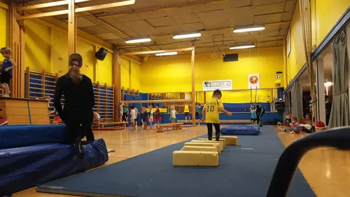 X-FORCE – UNIK TRÄNINGSMETODDen nya världsunika och patenterade svenska uppfinningen X-Force är en träningsmaskin som ökar den negativa belastningen med 40 %.Detta gör att du som användare kan träna betydligt kortare tid och få större effekt med garanterat bättre resultat, endast 6 – 12 repetitioner per maskin var 7 – 14 dagar.Varför negativ träning?Negativ träning har många fördelar.Musklerna kan arbeta med betydligt högre belastning excentriskt än koncentrisk och en tyngre last innebär också effektivare träning med snabbare resultat.För att förbättra muskelstyrkan överbelastar du muskeln och om den excentriska lasten är större tröttar du ut muskeln snabbare.Excentrisk träning kräver mindre syre än koncentrisk vilket påfrestar hjärtat mindre men ökar blodtrycket.Här är de 15st mest sökta gymmen på GymKarta i Juli 2023Nordic Wellness Lindholmen på Lindholmsallén 20 i GöteborgSATS Gamlestaden på Gamlestadstorget 7 i GöteborgSTC Sävedalen - Göteborgsvägen 104 - GymKarta.seSTC munkebäck på Munkebäcks Allé 26 i GöteborgNordic Wellness Göteborg Kviberg Arena - GymKarta.seNordic Wellness Kungälv Kongahälla - GymKarta.seActic Lerum - Vattenpalatset på Häradsvägen 3 i Lerum&nbsp;Maximus Gym Brunnsbo på Folkvisegatan 15 i GöteborgSATS Hovås på Björklundabacken 2 i Hovås - GymKarta.seNordic Wellness Backaplan på Gustaf Dalénsgatan 13Fitness24Seven på Lergöksgatan 6 i Västra FrölundaSATS Askim (Sisjön stora) på Ekonomivägen 6 i AskimSTC på Ekenleden 10 i Kållered - GymKarta.seNordic Wellness Marklandsgatan - GymKarta.seNordic Wellness på Vasagatan 7 i Göteborg