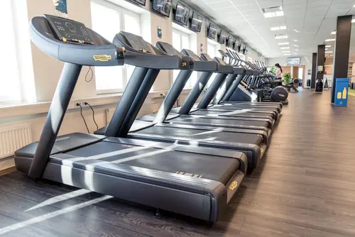 Välkommen till Nordic Wellness Mariastaden!Nordic Wellness Mariastaden finns i Helsingborgs allra nyaste och fräschaste områdenKlubben är 680 kvadratmeter. Den har ett stort styrketränings- och konditionsutbud samt en del gruppträningsklasser i vår cage.Vid obemannade tider kan du handla kosttillskott och drycker via vår varuautomat.Här kan du ta del av toppmoderna maskiner, fria vikter, gruppträning, virtuell träning och riktigt mycket tränings-glädje.Kom gärna in och ta en kaffe, kika på den fantastiska anläggningen och prata med oss direkt i receptionen.Vi erbjuder självklart prov-vecka för dig som vill testa vår härliga klubb och utbud.Vi har gratis parkering hos oss också.GRATIS KONSULTATION!Vill du få hjälp att nå dina mål?Med en personlig tränare kommer du snabbt igång med ett individanpassat träningsschema som ger resultat.I det första mötet går vi igenom vad du önskar uppnå samt sätter realistiska mål efter dina förutsättningar.Fyll i kontaktformuläret nedan så kontaktar vi dig för 30 minuters kostnadsfri konsultation.Vissa personliga tränare erbjuder nu också tjänsten PT online.Vid förhinder behöver du avboka mötet 24h innan utsatt tid, annars debiteras du 200 kr.Kolla ditt gym på alla bolagFitnessprofilen Julia på Nordic Wellness: Är ditt mål att ha en något tajtare form till beachen?BEHÖVER DU PT? Känner du att du inte har disciplinen att komma i gång med träningen hemma? Hör av dig direkt till Julia och boka professionell hjälp!Nordic Wellness Din Bästa-GymPartnerHär är de 15st mest sökta gymmen på GymKarta i Juli 2023Nordic Wellness Lindholmen på Lindholmsallén 20 i GöteborgSATS Gamlestaden på Gamlestadstorget 7 i GöteborgSTC Sävedalen - Göteborgsvägen 104 - GymKarta.seSTC munkebäck på Munkebäcks Allé 26 i GöteborgNordic Wellness Göteborg Kviberg Arena - GymKarta.seNordic Wellness Kungälv Kongahälla - GymKarta.seActic Lerum - Vattenpalatset på Häradsvägen 3 i Lerum&nbsp;Maximus Gym Brunnsbo på Folkvisegatan 15 i GöteborgSATS Hovås på Björklundabacken 2 i Hovås - GymKarta.seNordic Wellness Backaplan på Gustaf Dalénsgatan 13Fitness24Seven på Lergöksgatan 6 i Västra FrölundaSATS Askim (Sisjön stora) på Ekonomivägen 6 i AskimSTC på Ekenleden 10 i Kållered - GymKarta.seNordic Wellness Marklandsgatan - GymKarta.seNordic Wellness på Vasagatan 7 i GöteborgNo Carb Protein-Pannkakor - Muskelshoppen