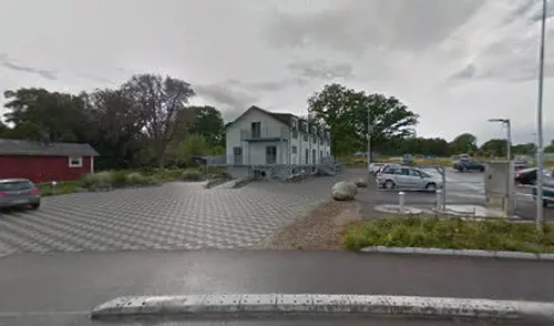 X-FORCE – UNIK TRÄNINGSMETODDen nya världsunika och patenterade svenska uppfinningen X-Force är en träningsmaskin som ökar den negativa belastningen med 40 %.Detta gör att du som användare kan träna betydligt kortare tid och få större effekt med garanterat bättre resultat, endast 6 – 12 repetitioner per maskin var 7 – 14 dagar.Varför negativ träning?Negativ träning har många fördelar.Musklerna kan arbeta med betydligt högre belastning excentriskt än koncentrisk och en tyngre last innebär också effektivare träning med snabbare resultat.För att förbättra muskelstyrkan överbelastar du muskeln och om den excentriska lasten är större tröttar du ut muskeln snabbare.Excentrisk träning kräver mindre syre än koncentrisk vilket påfrestar hjärtat mindre men ökar blodtrycket.Här är de 15st mest sökta gymmen på GymKarta i Juli 2023Nordic Wellness Lindholmen på Lindholmsallén 20 i GöteborgSATS Gamlestaden på Gamlestadstorget 7 i GöteborgSTC Sävedalen - Göteborgsvägen 104 - GymKarta.seSTC munkebäck på Munkebäcks Allé 26 i GöteborgNordic Wellness Göteborg Kviberg Arena - GymKarta.seNordic Wellness Kungälv Kongahälla - GymKarta.seActic Lerum - Vattenpalatset på Häradsvägen 3 i Lerum&nbsp;Maximus Gym Brunnsbo på Folkvisegatan 15 i GöteborgSATS Hovås på Björklundabacken 2 i Hovås - GymKarta.seNordic Wellness Backaplan på Gustaf Dalénsgatan 13Fitness24Seven på Lergöksgatan 6 i Västra FrölundaSATS Askim (Sisjön stora) på Ekonomivägen 6 i AskimSTC på Ekenleden 10 i Kållered - GymKarta.seNordic Wellness Marklandsgatan - GymKarta.seNordic Wellness på Vasagatan 7 i Göteborg