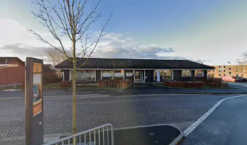 Välkommen till Energicenter Knislinge - här genomsyrar gemenskap anläggningen!Hit kommer vi inte bara för träningens skull, utan även för att träffa vänner, ta en kaffe tillsammans och dela vardagen ihop. Med gemenskap och glädje ser vi till att hålla en god hälsa.​Vi erbjuder 800 kvm träning med:-Fullt utrustat gym-Milon framtidens träning-Livegruppträning (Tryck boka gruppträning och välj ort för att se schema)-Virtuell gruppträning (träna gruppträning när det passar dig med instruktör på storbildsskärm)-Spinning&nbsp;-Indoor walking&nbsp;-Viktminskningsgrupper-Solarie-Massage-Matlådor och kosttillskott