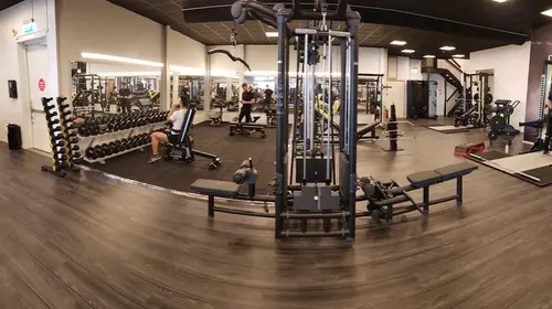 Välkommen till Nordic Wellness Ängelholm!Ute vid Brännborns center i Ängelholm finner ni vår nya super fräscha klubbFullt utrustat med träningsredskap från de största och bästa leverantörerna, crosscage för de riktigt tuffa, funktionell träning, Les-mills koncepten och en gruppträningssal.Hos oss kan du träna från att du har fyllt 11 år med målsman och vi erbjuder även rabatterade träningskort för dig som är över 65 år, samt seniorpass. Oavsett om du är van vid att träna eller inte, och oavsett vilken träningsform du väljer, så kommer vi att göra vårt allra bästa för att få dig att trivas!Här kan du ta del av toppmoderna maskiner, fria vikter, gruppträning, virtuell träning och riktigt mycket tränings-glädje.Kom gärna in och ta en kaffe, kika på den fantastiska anläggningen och prata med oss direkt i receptionen.Vi erbjuder självklart prov-vecka för dig som vill testa vår härliga klubb och utbud.Vi har gratis parkering hos oss också.GRATIS KONSULTATION!Vill du få hjälp att nå dina mål?Med en personlig tränare kommer du snabbt igång med ett individanpassat träningsschema som ger resultat.I det första mötet går vi igenom vad du önskar uppnå samt sätter realistiska mål efter dina förutsättningar.Fyll i kontaktformuläret nedan så kontaktar vi dig för 30 minuters kostnadsfri konsultation.Vissa personliga tränare erbjuder nu också tjänsten PT online.Vid förhinder behöver du avboka mötet 24h innan utsatt tid, annars debiteras du 200 kr.Kolla ditt gym på alla bolagFitnessprofilen Julia på Nordic Wellness: Är ditt mål att ha en något tajtare form till beachen?BEHÖVER DU PT? Känner du att du inte har disciplinen att komma i gång med träningen hemma? Hör av dig direkt till Julia och boka professionell hjälp!Nordic Wellness Din Bästa-GymPartnerHär är de 15st mest sökta gymmen på GymKarta i Juli 2023Nordic Wellness Lindholmen på Lindholmsallén 20 i GöteborgSATS Gamlestaden på Gamlestadstorget 7 i GöteborgSTC Sävedalen - Göteborgsvägen 104 - GymKarta.seSTC munkebäck på Munkebäcks Allé 26 i GöteborgNordic Wellness Göteborg Kviberg Arena - GymKarta.seNordic Wellness Kungälv Kongahälla - GymKarta.seActic Lerum - Vattenpalatset på Häradsvägen 3 i Lerum&nbsp;Maximus Gym Brunnsbo på Folkvisegatan 15 i GöteborgSATS Hovås på Björklundabacken 2 i Hovås - GymKarta.seNordic Wellness Backaplan på Gustaf Dalénsgatan 13Fitness24Seven på Lergöksgatan 6 i Västra FrölundaSATS Askim (Sisjön stora) på Ekonomivägen 6 i AskimSTC på Ekenleden 10 i Kållered - GymKarta.seNordic Wellness Marklandsgatan - GymKarta.seNordic Wellness på Vasagatan 7 i GöteborgNo Carb Protein-Pannkakor - Muskelshoppen