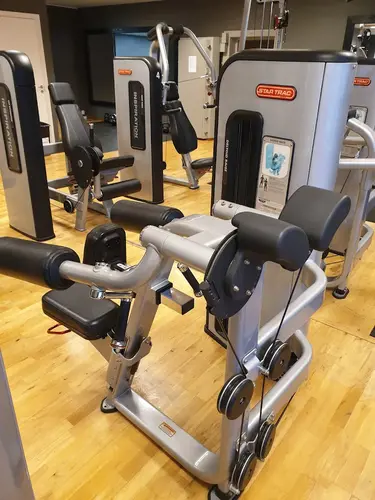 Det skapar Harmoni o balans.Här hos oss kan du välja vilken period på året, i ditt liv som du känner är bäst för dig.Adrian Eriksson Skapade GymKarta.Se och alla Gym med Premium - abonnemang blir SEO-Optimerade av Martin Maximus SEO - (Sökmotoroptimerade).X-FORCE – UNIK TRÄNINGSMETODDen nya världsunika och patenterade svenska uppfinningen X-Force är en träningsmaskin som ökar den negativa belastningen med 40 %.Detta gör att du som användare kan träna betydligt kortare tid och få större effekt med garanterat bättre resultat, endast 6 – 12 repetitioner per maskin var 7 – 14 dagar.Varför negativ träning?Negativ träning har många fördelar.Musklerna kan arbeta med betydligt högre belastning excentriskt än koncentrisk och en tyngre last innebär också effektivare träning med snabbare resultat.För att förbättra muskelstyrkan överbelastar du muskeln och om den excentriska lasten är större tröttar du ut muskeln snabbare.Excentrisk träning kräver mindre syre än koncentrisk vilket påfrestar hjärtat mindre men ökar blodtrycket.Här är de 15st mest sökta gymmen på GymKarta i Juli 2023Nordic Wellness Lindholmen på Lindholmsallén 20 i GöteborgSATS Gamlestaden på Gamlestadstorget 7 i GöteborgSTC Sävedalen - Göteborgsvägen 104 - GymKarta.seSTC munkebäck på Munkebäcks Allé 26 i GöteborgNordic Wellness Göteborg Kviberg Arena - GymKarta.seNordic Wellness Kungälv Kongahälla - GymKarta.seActic Lerum - Vattenpalatset på Häradsvägen 3 i Lerum&nbsp;Maximus Gym Brunnsbo på Folkvisegatan 15 i GöteborgSATS Hovås på Björklundabacken 2 i Hovås - GymKarta.seNordic Wellness Backaplan på Gustaf Dalénsgatan 13Fitness24Seven på Lergöksgatan 6 i Västra FrölundaSATS Askim (Sisjön stora) på Ekonomivägen 6 i AskimSTC på Ekenleden 10 i Kållered - GymKarta.seNordic Wellness Marklandsgatan - GymKarta.seNordic Wellness på Vasagatan 7 i Göteborg