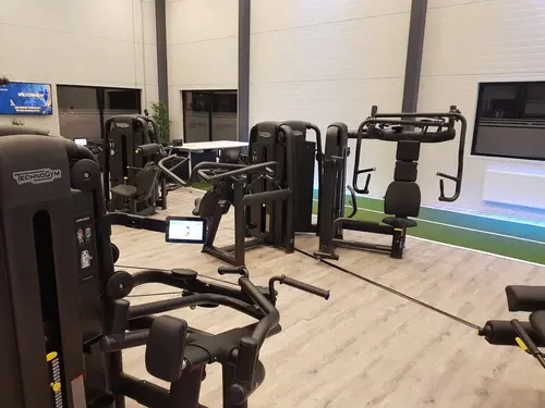 Det skapar Harmoni o balans.Här hos oss kan du välja vilken period på året, i ditt liv som du känner är bäst för dig.Adrian Eriksson Skapade GymKarta.Se och alla Gym med Premium - abonnemang blir SEO-Optimerade av Martin Maximus SEO - (Sökmotoroptimerade).X-FORCE – UNIK TRÄNINGSMETODDen nya världsunika och patenterade svenska uppfinningen X-Force är en träningsmaskin som ökar den negativa belastningen med 40 %.Detta gör att du som användare kan träna betydligt kortare tid och få större effekt med garanterat bättre resultat, endast 6 – 12 repetitioner per maskin var 7 – 14 dagar.Varför negativ träning?Negativ träning har många fördelar.Musklerna kan arbeta med betydligt högre belastning excentriskt än koncentrisk och en tyngre last innebär också effektivare träning med snabbare resultat.För att förbättra muskelstyrkan överbelastar du muskeln och om den excentriska lasten är större tröttar du ut muskeln snabbare.Excentrisk träning kräver mindre syre än koncentrisk vilket påfrestar hjärtat mindre men ökar blodtrycket.Här är de 15st mest sökta gymmen på GymKarta i Juli 2023Nordic Wellness Lindholmen på Lindholmsallén 20 i GöteborgSATS Gamlestaden på Gamlestadstorget 7 i GöteborgSTC Sävedalen - Göteborgsvägen 104 - GymKarta.seSTC munkebäck på Munkebäcks Allé 26 i GöteborgNordic Wellness Göteborg Kviberg Arena - GymKarta.seNordic Wellness Kungälv Kongahälla - GymKarta.seActic Lerum - Vattenpalatset på Häradsvägen 3 i Lerum&nbsp;Maximus Gym Brunnsbo på Folkvisegatan 15 i GöteborgSATS Hovås på Björklundabacken 2 i Hovås - GymKarta.seNordic Wellness Backaplan på Gustaf Dalénsgatan 13Fitness24Seven på Lergöksgatan 6 i Västra FrölundaSATS Askim (Sisjön stora) på Ekonomivägen 6 i AskimSTC på Ekenleden 10 i Kållered - GymKarta.seNordic Wellness Marklandsgatan - GymKarta.seNordic Wellness på Vasagatan 7 i Göteborg