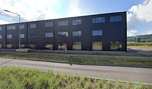 Välkommen till Nordic Wellness Båstad Station!Här kan du ta del av toppmoderna maskiner, fria vikter, gruppträning, virtuell träning och riktigt mycket tränings-glädje.Kom gärna in och ta en kaffe, kika på den fantastiska anläggningen och prata med oss direkt i receptionen.Vi erbjuder självklart prov-vecka för dig som vill testa vår härliga klubb och utbud.Vi har gratis parkering hos oss också.GRATIS KONSULTATION!Vill du få hjälp att nå dina mål?Med en personlig tränare kommer du snabbt igång med ett individanpassat träningsschema som ger resultat.I det första mötet går vi igenom vad du önskar uppnå samt sätter realistiska mål efter dina förutsättningar.Fyll i kontaktformuläret nedan så kontaktar vi dig för 30 minuters kostnadsfri konsultation.Vissa personliga tränare erbjuder nu också tjänsten PT online.Vid förhinder behöver du avboka mötet 24h innan utsatt tid, annars debiteras du 200 kr.Kolla ditt gym på alla bolagFitnessprofilen Julia på Nordic Wellness: Är ditt mål att ha en något tajtare form till beachen?BEHÖVER DU PT? Känner du att du inte har disciplinen att komma i gång med träningen hemma? Hör av dig direkt till Julia och boka professionell hjälp!Nordic Wellness Din Bästa-GymPartnerHär är de 15st mest sökta gymmen på GymKarta i Juli 2023Nordic Wellness Lindholmen på Lindholmsallén 20 i GöteborgSATS Gamlestaden på Gamlestadstorget 7 i GöteborgSTC Sävedalen - Göteborgsvägen 104 - GymKarta.seSTC munkebäck på Munkebäcks Allé 26 i GöteborgNordic Wellness Göteborg Kviberg Arena - GymKarta.seNordic Wellness Kungälv Kongahälla - GymKarta.seActic Lerum - Vattenpalatset på Häradsvägen 3 i Lerum&nbsp;Maximus Gym Brunnsbo på Folkvisegatan 15 i GöteborgSATS Hovås på Björklundabacken 2 i Hovås - GymKarta.seNordic Wellness Backaplan på Gustaf Dalénsgatan 13Fitness24Seven på Lergöksgatan 6 i Västra FrölundaSATS Askim (Sisjön stora) på Ekonomivägen 6 i AskimSTC på Ekenleden 10 i Kållered - GymKarta.seNordic Wellness Marklandsgatan - GymKarta.seNordic Wellness på Vasagatan 7 i GöteborgNo Carb Protein-Pannkakor - Muskelshoppen