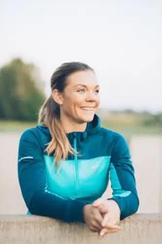Tingsryds Urshults utegym - Att ge sig ut och springa i skogen är fin träning och avkoppling-Kan du dessutom kombinera det med lite styrketräning så är träningspasset komplettVälkommen till Tingsryds Urshults utegym!Gymmet byggdes år 2016 och är främst under sommarhalvåret flitigt använt. Här finns 8 maskiner för de stora muskelgrupperna att använda. Ett tips är att kombinera styrketräningen med löpning/rask promenad i de olika spåren eller köra moutainbike på de leder som finns för det. Styrka och kondition tillsammans mycket bättre träning än så finns det inte.Gymmet ligger uppe vid vattentornet där starten/målet för de olika slingorna är..Här kan du träna ute i det fria, dygnet runt, året runt, helt gratis.I vårt utegym finns stationer för situps, dips, chins och plyometrisk träning.Instruktioner och träningstips finner du både här på hemsidan och på informationstavlan vid gymmet. Med frisk luft, fågelkvitter och vacker natur blir det roligare att träna. Lycka till!Tips och råd för utomhusträningInstruktioner för stationen DipsInstruktioner för stationen SitupsInstruktioner för stationen Räckhäv/chinsInstruktioner för stationen UpphoppHär kan du ladda ner ritning på hur vi byggde vårt utegym!&nbsp;&nbsp;Andra UTE GYMBoo - Fisksätra-Saltsjöbaden - Sicklaön - ÄltaEnligt SS-EN16630-2015 får utrustningen endast användas av ungdomar och vuxna med en längd av minst 140cm.Vad behöver man veta innan man beställer ett Tingsryds Urshults utegym?Här följer svar på de vanligaste frågorna:Hur stor yta krävs för ett komplett utegym?- Här följer ungefärliga mått på våra redskap, och hur mycket yta de tar i anspråk.- Lägg då till lite svängrum mellan redskapen.- Särskilt häckar och stubbarna.- Dessa mått är ungefärliga och med tillhörande trall att ligga/stå på.Axelpress 6x6mStocklyft 6x6mLatsdrag 6x6mKnäböj 6x6mSingelstockar 6x6mBröstpress 6.5x8mChinsräcke 6×3.5mArmgång 8x3mBalans 8x3mHäckar 8x3mStubbar 8x3mSitups 6x6mDips 2.5x3x5mRygglyft 2.5×3.5mBenlyft 2.5×3.5mStolpe 6x6mKombo 6x4mRodd med ramp 6.5x10mRodd med trappsteg 6.5×7.5mStretch, beroende på valt måttUnderlag!Vi ser helst att underlaget vid våra gym är hårt packat grus, skötseln är lätt och det är framkomligt för funktionshindrade samt barnvagnar.Hur förankras redskapen?De gjuts fast i marken, idealiskt är att ha gymmet på en yta där man kan göra 1m djupa hål. I stort sett varje redskap kräver 4st hål.Kan man montera själv?Ja, redskapen kommer som en byggsats i tre delar som man kan montera själv på plats. Vid beställning får man monteringsanvisningar. Vi ställer även upp med montering/konsultation på plats. Ta kontakt för offert gällande montering. Vi finns även tillhands via telefon/mail när ni monterar ert gym, för konsultation.Hur lång leverans tid är det?Det beror lite på hur många redskap man beställer.&nbsp;Hur mycket väger de olika stockarna?Det är en av de vanligaste frågorna från de som tränar på gymmen. Det beror dock lite på dels vädret. De är tyngre när de regnat mycket, och beroende på hur mycket impregnering det är i virket när det kommer från brädgården kan de väga lite olika.I våra standardgym väger det lätta redskapet ca 20-25kg och den tyngre ca 40-45kg.Hur lång hållbarhetstid har ett utegym?Virket som är tryckimpregnerat har inget bäst före datum. Ett utegym håller i många år framöver.Har ni garanti på redskapen?Vi har ingen garanti men erbjuder oss att byta ut skadade redskap om det visar sig att de gått sönder av oförklarig anledning vid normalt nyttjande.Är det mycket skadegörelse på de utegym ni hittills har producerat?Nej. Vi är förskonade från det mesta när det gäller skadegörelse. Det verkar som de som klottrar och förstör hellre tränar på gymmet.Vilket ytskikt är bäst?Vi har använt oss av olika sorter, bark, flis etc. Men nu är det grus som gäller, det är mer lättskött och bark o dylikt blir gegga efter ett tag. Samt att det är bättre framkomlighet för rullstolar med grus.Behövs något fallskydd vid utegymmet- Ute gym Kålgårdsparken?Nej. All träning sker på egen risk. Men det finns ett säkerhetsavstånd mellan redskapen, se ovan.&nbsp;Nyheter Ifrån GymKartaHafstens Resort Och CampingMatinspiratör Markiz TaintonInger Zetterqvist: EM 1:ASasa The Mutant VujicJust Gym Sebastian HedmanJakob Wallin LAWABIdrottsrehab Ullevi