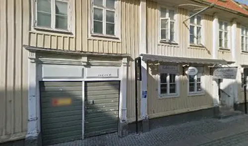 X-FORCE – UNIK TRÄNINGSMETODDen nya världsunika och patenterade svenska uppfinningen X-Force är en träningsmaskin som ökar den negativa belastningen med 40 %.Detta gör att du som användare kan träna betydligt kortare tid och få större effekt med garanterat bättre resultat, endast 6 – 12 repetitioner per maskin var 7 – 14 dagar.Varför negativ träning?Negativ träning har många fördelar.Musklerna kan arbeta med betydligt högre belastning excentriskt än koncentrisk och en tyngre last innebär också effektivare träning med snabbare resultat.För att förbättra muskelstyrkan överbelastar du muskeln och om den excentriska lasten är större tröttar du ut muskeln snabbare.Excentrisk träning kräver mindre syre än koncentrisk vilket påfrestar hjärtat mindre men ökar blodtrycket.Här är de 15st mest sökta gymmen på GymKarta i Juli 2023Nordic Wellness Lindholmen på Lindholmsallén 20 i GöteborgSATS Gamlestaden på Gamlestadstorget 7 i GöteborgSTC Sävedalen - Göteborgsvägen 104 - GymKarta.seSTC munkebäck på Munkebäcks Allé 26 i GöteborgNordic Wellness Göteborg Kviberg Arena - GymKarta.seNordic Wellness Kungälv Kongahälla - GymKarta.seActic Lerum - Vattenpalatset på Häradsvägen 3 i Lerum&nbsp;Maximus Gym Brunnsbo på Folkvisegatan 15 i GöteborgSATS Hovås på Björklundabacken 2 i Hovås - GymKarta.seNordic Wellness Backaplan på Gustaf Dalénsgatan 13Fitness24Seven på Lergöksgatan 6 i Västra FrölundaSATS Askim (Sisjön stora) på Ekonomivägen 6 i AskimSTC på Ekenleden 10 i Kållered - GymKarta.seNordic Wellness Marklandsgatan - GymKarta.seNordic Wellness på Vasagatan 7 i Göteborg
