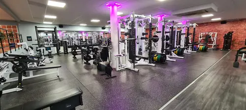 Välkommen till Nordic Wellness Kalmar Borgavägen!Här kan du ta del av toppmoderna maskiner, fria vikter, gruppträning, virtuell träning och riktigt mycket tränings-glädje.Kom gärna in och ta en kaffe, kika på den fantastiska anläggningen och prata med oss direkt i receptionen.Vi erbjuder självklart prov-vecka för dig som vill testa vår härliga klubb och utbud.Vi har gratis parkering hos oss också.GRATIS KONSULTATION!Vill du få hjälp att nå dina mål?Med en personlig tränare kommer du snabbt igång med ett individanpassat träningsschema som ger resultat.I det första mötet går vi igenom vad du önskar uppnå samt sätter realistiska mål efter dina förutsättningar.Fyll i kontaktformuläret nedan så kontaktar vi dig för 30 minuters kostnadsfri konsultation.Vissa personliga tränare erbjuder nu också tjänsten PT online.Vid förhinder behöver du avboka mötet 24h innan utsatt tid, annars debiteras du 200 kr.Kolla ditt gym på alla bolagFitnessprofilen Julia på Nordic Wellness: Är ditt mål att ha en något tajtare form till beachen?BEHÖVER DU PT? Känner du att du inte har disciplinen att komma i gång med träningen hemma? Hör av dig direkt till Julia och boka professionell hjälp!Nordic Wellness Din Bästa-GymPartnerHär är de 15st mest sökta gymmen på GymKarta i Juli 2023Nordic Wellness Lindholmen på Lindholmsallén 20 i GöteborgSATS Gamlestaden på Gamlestadstorget 7 i GöteborgSTC Sävedalen - Göteborgsvägen 104 - GymKarta.seSTC munkebäck på Munkebäcks Allé 26 i GöteborgNordic Wellness Göteborg Kviberg Arena - GymKarta.seNordic Wellness Kungälv Kongahälla - GymKarta.seActic Lerum - Vattenpalatset på Häradsvägen 3 i Lerum&nbsp;Maximus Gym Brunnsbo på Folkvisegatan 15 i GöteborgSATS Hovås på Björklundabacken 2 i Hovås - GymKarta.seNordic Wellness Backaplan på Gustaf Dalénsgatan 13Fitness24Seven på Lergöksgatan 6 i Västra FrölundaSATS Askim (Sisjön stora) på Ekonomivägen 6 i AskimSTC på Ekenleden 10 i Kållered - GymKarta.seNordic Wellness Marklandsgatan - GymKarta.seNordic Wellness på Vasagatan 7 i Göteborg
