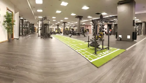 Välkommen till Nordic Wellness Växjö City!Här kan du ta del av toppmoderna maskiner, fria vikter, gruppträning, virtuell träning och riktigt mycket tränings-glädje.Kom gärna in och ta en kaffe, kika på den fantastiska anläggningen och prata med oss direkt i receptionen.Vi erbjuder självklart prov-vecka för dig som vill testa vår härliga klubb och utbud.Vi har gratis parkering hos oss också.GRATIS KONSULTATION!Vill du få hjälp att nå dina mål?Med en personlig tränare kommer du snabbt igång med ett individanpassat träningsschema som ger resultat.I det första mötet går vi igenom vad du önskar uppnå samt sätter realistiska mål efter dina förutsättningar.Fyll i kontaktformuläret nedan så kontaktar vi dig för 30 minuters kostnadsfri konsultation.Vissa personliga tränare erbjuder nu också tjänsten PT online.Vid förhinder behöver du avboka mötet 24h innan utsatt tid, annars debiteras du 200 kr.Kolla ditt gym på alla bolagFitnessprofilen Julia på Nordic Wellness: Är ditt mål att ha en något tajtare form till beachen?BEHÖVER DU PT? Känner du att du inte har disciplinen att komma i gång med träningen hemma? Hör av dig direkt till Julia och boka professionell hjälp!Nordic Wellness Din Bästa-GymPartnerHär är de 15st mest sökta gymmen på GymKarta i Juli 2023Nordic Wellness Lindholmen på Lindholmsallén 20 i GöteborgSATS Gamlestaden på Gamlestadstorget 7 i GöteborgSTC Sävedalen - Göteborgsvägen 104 - GymKarta.seSTC munkebäck på Munkebäcks Allé 26 i GöteborgNordic Wellness Göteborg Kviberg Arena - GymKarta.seNordic Wellness Kungälv Kongahälla - GymKarta.seActic Lerum - Vattenpalatset på Häradsvägen 3 i Lerum&nbsp;Maximus Gym Brunnsbo på Folkvisegatan 15 i GöteborgSATS Hovås på Björklundabacken 2 i Hovås - GymKarta.seNordic Wellness Backaplan på Gustaf Dalénsgatan 13Fitness24Seven på Lergöksgatan 6 i Västra FrölundaSATS Askim (Sisjön stora) på Ekonomivägen 6 i AskimSTC på Ekenleden 10 i Kållered - GymKarta.seNordic Wellness Marklandsgatan - GymKarta.seNordic Wellness på Vasagatan 7 i GöteborgNo Carb Protein-Pannkakor - Muskelshoppen