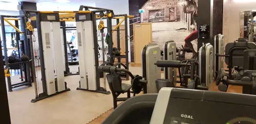 Välkommen till Nordic Wellness!Här kan du ta del av toppmoderna maskiner, fria vikter, gruppträning, virtuell träning och riktigt mycket tränings-glädje.Kom gärna in och ta en kaffe, kika på den fantastiska anläggningen och prata med oss direkt i receptionen.Vi erbjuder självklart prov-vecka för dig som vill testa vår härliga klubb och utbud.Vi har gratis parkering hos oss också.GRATIS KONSULTATION!Vill du få hjälp att nå dina mål?Med en personlig tränare kommer du snabbt igång med ett individanpassat träningsschema som ger resultat.I det första mötet går vi igenom vad du önskar uppnå samt sätter realistiska mål efter dina förutsättningar.Fyll i kontaktformuläret nedan så kontaktar vi dig för 30 minuters kostnadsfri konsultation.Vissa personliga tränare erbjuder nu också tjänsten PT online.Vid förhinder behöver du avboka mötet 24h innan utsatt tid, annars debiteras du 200 kr.Kolla ditt gym på alla bolagFitnessprofilen Julia på Nordic Wellness: Är ditt mål att ha en något tajtare form till beachen?BEHÖVER DU PT? Känner du att du inte har disciplinen att komma i gång med träningen hemma? Hör av dig direkt till Julia och boka professionell hjälp!Nordic Wellness Din Bästa-GymPartnerHär är de 15st mest sökta gymmen på GymKarta i Juli 2023Nordic Wellness Lindholmen på Lindholmsallén 20 i GöteborgSATS Gamlestaden på Gamlestadstorget 7 i GöteborgSTC Sävedalen - Göteborgsvägen 104 - GymKarta.seSTC munkebäck på Munkebäcks Allé 26 i GöteborgNordic Wellness Göteborg Kviberg Arena - GymKarta.seNordic Wellness Kungälv Kongahälla - GymKarta.seActic Lerum - Vattenpalatset på Häradsvägen 3 i Lerum&nbsp;Maximus Gym Brunnsbo på Folkvisegatan 15 i GöteborgSATS Hovås på Björklundabacken 2 i Hovås - GymKarta.seNordic Wellness Backaplan på Gustaf Dalénsgatan 13Fitness24Seven på Lergöksgatan 6 i Västra FrölundaSATS Askim (Sisjön stora) på Ekonomivägen 6 i AskimSTC på Ekenleden 10 i Kållered - GymKarta.seNordic Wellness Marklandsgatan - GymKarta.seNordic Wellness på Vasagatan 7 i Göteborg