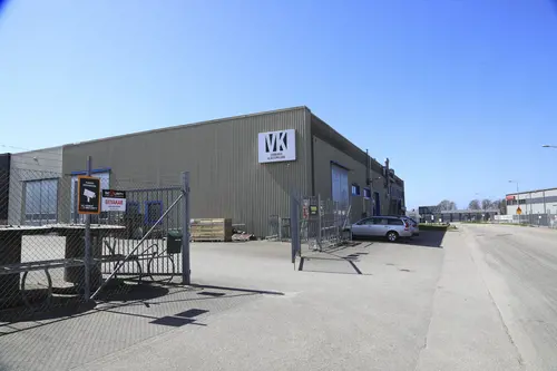 Välkommen till Varbergs Klätterklubb!Sedan 12 september 2015 håller vi till i vårt nya&nbsp;klättercenter på Stormhallsvägen, mittemot Stål &amp; Hyr i samma hus som Mekonomen.I den nya lokalen erbjuder vi topprepsklättring (6,5m) och bouldering i toppklass.Sedan hösten 2015 erbjuder vi barn &amp; ungdomsträning. Ta kontakt med oss om du vill ställa ditt barn i kö till barn &amp; ungdomsträningen.Klubben håller även event för t ex möhippor.&nbsp;Har du några frågar kan du maila oss på adressen varbergsklatterklubb@gmail.com eller ta kontakt via detta&nbsp;formulär.Postadress:Varbergs Klätterklubbc/o Fredrik JohanssonHåstensgatan 72 LGHT 1102432 35 VarbergBesöksadress:Stormhallsvägen 243232&nbsp;VarbergKontakt:E-post:&nbsp;varbergsklatterklubb@gmail.com