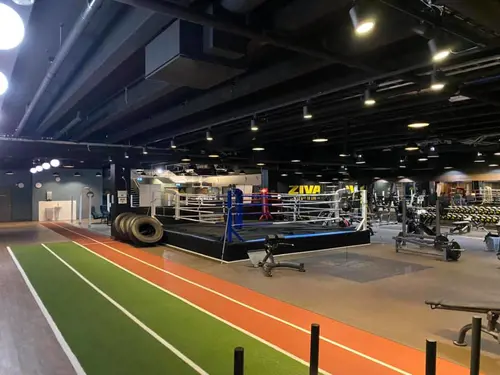 New Sweden Boxing Academy - Datavägen 1. 436 32 AskimTräningstider – 2023 av Robert#BoxningFörAlla  – 2023 Vill ni provträna betalar du 50:-/gång. Boka provpass: Https://eliteptcentre.wondr.se/schema Boka(Prova på) Handskar finns att låna New Sweden Boxing Academy – Sisjön Måndagar Kl 17 Flickor &amp; pojkar 6 -10 år (KidsBox) Kl 18.00PT Boxning med Robert Nordman:600:-/pass2500:-/5 pass4000:-/10 passI Boxningens gemenskap är alla välkomnaNew Sweden Boxing Academy är en plattform för individer som vill utveckla sin idrottsliga eller personliga karriär med fokus på fysisk och mental hälsa.Plattformen erbjuder vi individer att nå sina drömmar att boxas i mästerskap, bli proffs eller helt enkelt bara komma i bra form.Coach: Robert NordmanPersonlig Tränare: 0704 26 91 100Nyheter Ifrån GymKartaHafstens Resort Och CampingMatinspiratör Markiz TaintonInger Zetterqvist: EM 1:ASasa The Mutant VujicJust Gym Sebastian HedmanJakob Wallin LAWABIdrottsrehab Ullevi