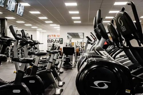 Välkommen till Nordic Wellness Nässjö!Här kan du ta del av toppmoderna maskiner, fria vikter, gruppträning, virtuell träning och riktigt mycket tränings-glädje.Kom gärna in och ta en kaffe, kika på den fantastiska anläggningen och prata med oss direkt i receptionen.Vi erbjuder självklart prov-vecka för dig som vill testa vår härliga klubb och utbud.Vi har gratis parkering hos oss också.GRATIS KONSULTATION!Vill du få hjälp att nå dina mål?Med en personlig tränare kommer du snabbt igång med ett individanpassat träningsschema som ger resultat.I det första mötet går vi igenom vad du önskar uppnå samt sätter realistiska mål efter dina förutsättningar.Fyll i kontaktformuläret nedan så kontaktar vi dig för 30 minuters kostnadsfri konsultation.Vissa personliga tränare erbjuder nu också tjänsten PT online.Vid förhinder behöver du avboka mötet 24h innan utsatt tid, annars debiteras du 200 kr.Kolla ditt gym på alla bolagFitnessprofilen Julia på Nordic Wellness: Är ditt mål att ha en något tajtare form till beachen?BEHÖVER DU PT? Känner du att du inte har disciplinen att komma i gång med träningen hemma? Hör av dig direkt till Julia och boka professionell hjälp!Nordic Wellness Din Bästa-GymPartnerHär är de 15st mest sökta gymmen på GymKarta i Juli 2023Nordic Wellness Lindholmen på Lindholmsallén 20 i GöteborgSATS Gamlestaden på Gamlestadstorget 7 i GöteborgSTC Sävedalen - Göteborgsvägen 104 - GymKarta.seSTC munkebäck på Munkebäcks Allé 26 i GöteborgNordic Wellness Göteborg Kviberg Arena - GymKarta.seNordic Wellness Kungälv Kongahälla - GymKarta.seActic Lerum - Vattenpalatset på Häradsvägen 3 i Lerum&nbsp;Maximus Gym Brunnsbo på Folkvisegatan 15 i GöteborgSATS Hovås på Björklundabacken 2 i Hovås - GymKarta.seNordic Wellness Backaplan på Gustaf Dalénsgatan 13Fitness24Seven på Lergöksgatan 6 i Västra FrölundaSATS Askim (Sisjön stora) på Ekonomivägen 6 i AskimSTC på Ekenleden 10 i Kållered - GymKarta.seNordic Wellness Marklandsgatan - GymKarta.seNordic Wellness på Vasagatan 7 i GöteborgNo Carb Protein-Pannkakor - Muskelshoppen