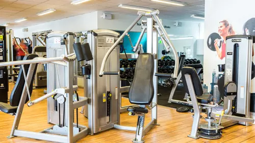 Nordic Wellness Högsbo Nordic Wellness&nbsp;koncept Express innebär lite mindre yta, mindre personalbemanning men mycket generösa öppettider. Våra express-klubbar erbjuder dig flexibilitet och tillgänglighet och här finner du alltid styrke- och konditions-maskiner samt en avdelning för fria vikter.Nordic Wellness är idag en av Sveriges största friskvårdskedjor. Det ger oss unika möjligheter att ständigt utveckla våra klubbar och att ligga i framkant när det gäller utbud, kvalitet, personal och inte minst pris.Det är viktigt för oss att alla människor känner sig som hemma. Nordic Wellness erbjuder generösa lokaler med fräsch inredning, där du kan träna i en trivsam miljö.Nordic Wellness - Din Bästa GymPartnerNordic Wellness är idag en av Sveriges största friskvårds-kedjor.Det ger oss unika möjligheter att ständigt utveckla våra klubbar och att ligga i framkant när det gäller utbud, kvalitet, personal och inte minst pris.Det är viktigt för oss att alla människor känner sig som hemma.Nordic Wellness erbjuder generösa lokaler med fräsch inredning, där du kan träna i en trivsam miljö.Under 2022 har vi uppdaterat klubben med nytt golv, ny belysning, ny färg och högkvalitativ tränings-gymutrustning.&nbsp;Varmt välkommen till Göteborgs främsta träningsanläggningar med gymutrustning från de världsledande varumärkena&nbsp;Technogym,&nbsp;Life Fitness,&nbsp;Precor,&nbsp;Cybex!Här är de 15st mest sökta gymmen på GymKarta i Juli 2023Nordic Wellness Lindholmen på Lindholmsallén 20 i GöteborgSATS Gamlestaden på Gamlestadstorget 7 i GöteborgSTC Sävedalen - Göteborgsvägen 104 - GymKarta.seSTC munkebäck på Munkebäcks Allé 26 i GöteborgNordic Wellness Göteborg Kviberg Arena - GymKarta.seNordic Wellness Kungälv Kongahälla - GymKarta.seActic Lerum - Vattenpalatset på Häradsvägen 3 i Lerum&nbsp;Maximus Gym Brunnsbo på Folkvisegatan 15 i GöteborgSATS Hovås på Björklundabacken 2 i Hovås - GymKarta.seNordic Wellness Backaplan på Gustaf Dalénsgatan 13Fitness24Seven på Lergöksgatan 6 i Västra FrölundaSATS Askim (Sisjön stora) på Ekonomivägen 6 i AskimSTC på Ekenleden 10 i Kållered - GymKarta.seNordic Wellness Marklandsgatan - GymKarta.seNordic Wellness på Vasagatan 7 i Göteborg