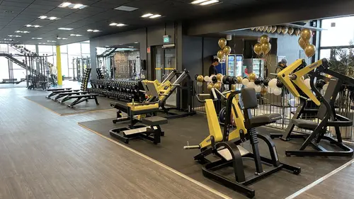 Välkommen till Nordic Wellness Kallebäck!Här kan du ta del av toppmoderna maskiner, fria vikter, gruppträning, virtuell träning och riktigt mycket tränings-glädje.Kom gärna in och ta en kaffe, kika på den fantastiska anläggningen och prata med oss direkt i receptionen.Vi erbjuder självklart prov-vecka för dig som vill testa vår härliga klubb och utbud.Vi har gratis parkering hos oss också.GRATIS KONSULTATION!Vill du få hjälp att nå dina mål?Med en personlig tränare kommer du snabbt igång med ett individanpassat träningsschema som ger resultat.I det första mötet går vi igenom vad du önskar uppnå samt sätter realistiska mål efter dina förutsättningar.Fyll i kontaktformuläret nedan så kontaktar vi dig för 30 minuters kostnadsfri konsultation.Vissa personliga tränare erbjuder nu också tjänsten PT online.Vid förhinder behöver du avboka mötet 24h innan utsatt tid, annars debiteras du 200 kr.Kolla ditt gym på alla bolagFitnessprofilen Julia på Nordic Wellness: Är ditt mål att ha en något tajtare form till beachen?BEHÖVER DU PT? Känner du att du inte har disciplinen att komma i gång med träningen hemma? Hör av dig direkt till Julia och boka professionell hjälp!Nordic Wellness Din Bästa-GymPartnerHär är de 15st mest sökta gymmen på GymKarta i Juli 2023Nordic Wellness Lindholmen på Lindholmsallén 20 i GöteborgSATS Gamlestaden på Gamlestadstorget 7 i GöteborgSTC Sävedalen - Göteborgsvägen 104 - GymKarta.seSTC munkebäck på Munkebäcks Allé 26 i GöteborgNordic Wellness Göteborg Kviberg Arena - GymKarta.seNordic Wellness Kungälv Kongahälla - GymKarta.seActic Lerum - Vattenpalatset på Häradsvägen 3 i Lerum&nbsp;Maximus Gym Brunnsbo på Folkvisegatan 15 i GöteborgSATS Hovås på Björklundabacken 2 i Hovås - GymKarta.seNordic Wellness Backaplan på Gustaf Dalénsgatan 13Fitness24Seven på Lergöksgatan 6 i Västra FrölundaSATS Askim (Sisjön stora) på Ekonomivägen 6 i AskimSTC på Ekenleden 10 i Kållered - GymKarta.seNordic Wellness Marklandsgatan - GymKarta.seNordic Wellness på Vasagatan 7 i Göteborg