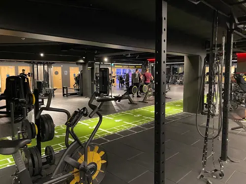 Nordic Wellness AlmedalVI KAN STOLT PRESENTERA LANSERINGEN AV LES MILLS NYA GRUPPTRÄNINGSPASS STRENGTH DEVELOPMENT. JUST VÅR KLUBB ÄR EN AV FÅTAL UTVALDA I NORDEN ATT FÖRST FÅ SLÄPPA DET NYA KONCEPTET. VARMT VÄLKOMNA!&nbsp;NORDIC WELLNESS ALMEDAL ÄR ETT KOMPLETT GYM MED TILLGÅNG TILL NY HÖGKVALITATIV TRÄNINGSUTRUSTNING MED VÄRLDSLEDANDE TRÄNINGSMASKINER SAMT GOTT OM YTA FÖR FRIA VIKTER.VI ERBJUDER ÄVEN ETT BRETT UTBUD AV GRUPPTRÄNING I VÅRA TRE GRUPPTRÄNINGSSALAR OCH VÅR STORA BUR. HOS OSS KAN DU ÄVEN PRÖVA PÅ DET NYA TOPPMODERNA KONCEPTET VIRTUAL CLASSES!&nbsp;UTAV VÅRA VÄLUTBILDADE PTS OCH KOSTRÅDGIVARE KAN DU FÅ HJÄLP MED EN KOST OCH TRÄNINGSUPPLÄGG SOM FÅR DIG ATT NÅ JUST DINA MÅL!Nordic Wellness - Din Bästa GymPartnerNordic Wellness är idag en av Sveriges största friskvårds-kedjor.Det ger oss unika möjligheter att ständigt utveckla våra klubbar och att ligga i framkant när det gäller utbud, kvalitet, personal och inte minst pris.Det är viktigt för oss att alla människor känner sig som hemma.Nordic Wellness erbjuder generösa lokaler med fräsch inredning, där du kan träna i en trivsam miljö.Under 2022 har vi uppdaterat klubben med nytt golv, ny belysning, ny färg och högkvalitativ tränings-gymutrustning.&nbsp;Varmt välkommen till Göteborgs främsta träningsanläggningar med gymutrustning från de världsledande varumärkena&nbsp;Technogym,&nbsp;Life Fitness,&nbsp;Precor,&nbsp;Cybex!VÄLKOMMEN IN TILL VÅR FRÄSCHA KLUBB I ALMEDAL!Här är de 15st mest sökta gymmen på GymKarta i Juli 2023Nordic Wellness Lindholmen på Lindholmsallén 20 i GöteborgSATS Gamlestaden på Gamlestadstorget 7 i GöteborgSTC Sävedalen - Göteborgsvägen 104 - GymKarta.seSTC munkebäck på Munkebäcks Allé 26 i GöteborgNordic Wellness Göteborg Kviberg Arena - GymKarta.seNordic Wellness Kungälv Kongahälla - GymKarta.seActic Lerum - Vattenpalatset på Häradsvägen 3 i Lerum&nbsp;Maximus Gym Brunnsbo på Folkvisegatan 15 i GöteborgSATS Hovås på Björklundabacken 2 i Hovås - GymKarta.seNordic Wellness Backaplan på Gustaf Dalénsgatan 13Fitness24Seven på Lergöksgatan 6 i Västra FrölundaSATS Askim (Sisjön stora) på Ekonomivägen 6 i AskimSTC på Ekenleden 10 i Kållered - GymKarta.seNordic Wellness Marklandsgatan - GymKarta.seNordic Wellness på Vasagatan 7 i Göteborg