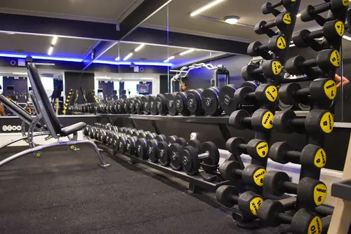 Välkommen till Nordic Wellness Vasagatan i centrala Vasastan! Klubben tillhör vårt koncept Express som erbjuder dig flexibilitet och tillgänglighet.Här finner du styrke- och konditionsmaskiner samt en avdelning för fria vikter.&nbsp;Hos oss kan du träna när det passar dig då vi har öppet dygnet runt!Vid obemannade tider kan du dessutom handla kosttillskott och drickor via vår varuautomat.Nordic Wellness - Din Bästa GymPartnerNordic Wellness är idag en av Sveriges största friskvårdskedjor.Det ger oss unika möjligheter att ständigt utveckla våra klubbar och att ligga i framkant när det gäller utbud, kvalitet, personal och inte minst pris.Det är viktigt för oss att alla människor känner sig som hemma.Nordic Wellness erbjuder generösa lokaler med fräsch inredning, där du kan träna i en trivsam miljö.Varmt välkommen till Göteborgs främsta träningsanläggningar med gymutrustning från de världsledande varumärkena&nbsp;Technogym,&nbsp;Life Fitness,&nbsp;Precor,&nbsp;Cybex!Här är de 15st mest sökta gymmen på GymKarta i Juli 2023Nordic Wellness Lindholmen på Lindholmsallén 20 i GöteborgSATS Gamlestaden på Gamlestadstorget 7 i GöteborgSTC Sävedalen - Göteborgsvägen 104 - GymKarta.seSTC munkebäck på Munkebäcks Allé 26 i GöteborgNordic Wellness Göteborg Kviberg Arena - GymKarta.seNordic Wellness Kungälv Kongahälla - GymKarta.seActic Lerum - Vattenpalatset på Häradsvägen 3 i Lerum&nbsp;Maximus Gym Brunnsbo på Folkvisegatan 15 i GöteborgSATS Hovås på Björklundabacken 2 i Hovås - GymKarta.seNordic Wellness Backaplan på Gustaf Dalénsgatan 13Fitness24Seven på Lergöksgatan 6 i Västra FrölundaSATS Askim (Sisjön stora) på Ekonomivägen 6 i AskimSTC på Ekenleden 10 i Kållered - GymKarta.seNordic Wellness Marklandsgatan - GymKarta.seNordic Wellness på Vasagatan 7 i Göteborg
