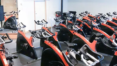 Välkommen till SATS Landala som är ett familjärt center med något för alla.Ligger lättillgängligt vid Landala Torg/hållplats Kapellplatsen.Här hittar du gruppträning och cykelklasser med något för alla.Upptäck vårt gym och vår Transformers-yta för funktionell träning - med bl.a skivstänger, sandsäckar och boxar.Utbud hos SATS LandalaCykelsalGruppträningIntelligent CyclingPersonlig träningShopTransformerUtrustningFria vikterKonditionsmaskinerVälkommen till SATS' 12 gym i Göteborg!AskimEriksbergGamlestadenHovåsKompassenLandalaMasthuggetMölnlyckeSisjönTorpavallenTorslandaValhalla&nbsp;Här hittar du ossKapellplatsen 4, 411 31, GöteborgSATS Din GymPartnerAlla är välkomna till SATS. Vi motiverar våra medlemmar genom att utgå från deras egen nivå och bidra med positiva utmaningar, både stora och små.&nbsp;Här finner du ett brett utbud av olika träningsformer och en mängd olika grupptränings-pass.Med flexibla medlemskap kan vi erbjuda ett skräddarsytt upplägg som passar just för dig; oavsett om du vill styrketräna, träna kondition, träna med PT, träna hemma med Online Training eller träna i grupp.Vi har något för alla. Flera av våra gym erbjuder även barnpassning.Muskelshoppen – Köp Kosttillskott &amp; Träningskläder i Göteborg &amp; MölndalHär kan du läsa om SATS historiaHär är de 15st mest sökta gymmen på GymKarta i Juli 2023Nordic Wellness Lindholmen på Lindholmsallén 20 i GöteborgSATS Gamlestaden på Gamlestadstorget 7 i GöteborgSTC Sävedalen - Göteborgsvägen 104 - GymKarta.seSTC munkebäck på Munkebäcks Allé 26 i GöteborgNordic Wellness Göteborg Kviberg Arena - GymKarta.seNordic Wellness Kungälv Kongahälla - GymKarta.seActic Lerum - Vattenpalatset på Häradsvägen 3 i Lerum&nbsp;Maximus Gym Brunnsbo på Folkvisegatan 15 i GöteborgSATS Hovås på Björklundabacken 2 i Hovås - GymKarta.seNordic Wellness Backaplan på Gustaf Dalénsgatan 13Fitness24Seven på Lergöksgatan 6 i Västra FrölundaSATS Askim (Sisjön stora) på Ekonomivägen 6 i AskimSTC på Ekenleden 10 i Kållered - GymKarta.seNordic Wellness Marklandsgatan - GymKarta.seNordic Wellness på Vasagatan 7 i Göteborg