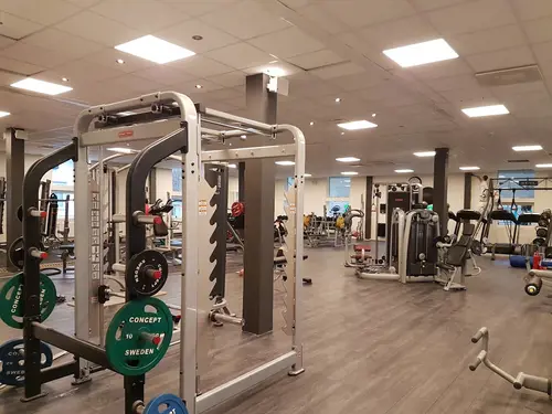 Välkommen till Nordic Wellness Borås City!Här kan du ta del av toppmoderna maskiner, fria vikter, gruppträning, virtuell träning och riktigt mycket tränings-glädjeKom gärna in och ta en kaffe, kika på den fantastiska anläggningen och prata med oss direkt i receptionen.Vi erbjuder självklart prov-vecka för dig som vill testa vår härliga klubb och utbud.Vi har gratis parkering hos oss också.GRATIS KONSULTATION!Vill du få hjälp att nå dina mål?Med en personlig tränare kommer du snabbt igång med ett individanpassat träningsschema som ger resultat.I det första mötet går vi igenom vad du önskar uppnå samt sätter realistiska mål efter dina förutsättningar.Fyll i kontaktformuläret nedan så kontaktar vi dig för 30 minuters kostnadsfri konsultation.Vissa personliga tränare erbjuder nu också tjänsten PT online.Vid förhinder behöver du avboka mötet 24h innan utsatt tid, annars debiteras du 200 kr.Kolla ditt gym på alla bolagFitnessprofilen Julia på Nordic Wellness: Är ditt mål att ha en något tajtare form till beachen?BEHÖVER DU PT? Känner du att du inte har disciplinen att komma i gång med träningen hemma? Hör av dig direkt till Julia och boka professionell hjälp!Nordic Wellness Din Bästa-GymPartnerHär är de 15st mest sökta gymmen på GymKarta i Juli 2023Nordic Wellness Lindholmen på Lindholmsallén 20 i GöteborgSATS Gamlestaden på Gamlestadstorget 7 i GöteborgSTC Sävedalen - Göteborgsvägen 104 - GymKarta.seSTC munkebäck på Munkebäcks Allé 26 i GöteborgNordic Wellness Göteborg Kviberg Arena - GymKarta.seNordic Wellness Kungälv Kongahälla - GymKarta.seActic Lerum - Vattenpalatset på Häradsvägen 3 i Lerum&nbsp;Maximus Gym Brunnsbo på Folkvisegatan 15 i GöteborgSATS Hovås på Björklundabacken 2 i Hovås - GymKarta.seNordic Wellness Backaplan på Gustaf Dalénsgatan 13Fitness24Seven på Lergöksgatan 6 i Västra FrölundaSATS Askim (Sisjön stora) på Ekonomivägen 6 i AskimSTC på Ekenleden 10 i Kållered - GymKarta.seNordic Wellness Marklandsgatan - GymKarta.seNordic Wellness på Vasagatan 7 i GöteborgNo Carb Protein-Pannkakor - Muskelshoppen