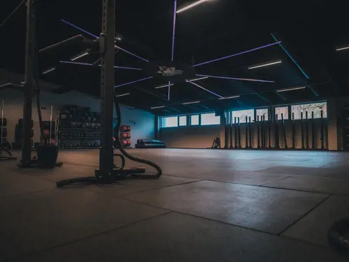 Fit4Fight Gym - Träning för alla! Välkommen till ett av Göteborgs största och mest hyllade träningscenter!&nbsp;Här hittar du ett unikt koncept för hela familjen med flera olika träningsformer i ett och samma medlemskap. Vi har olika kampsporter så som Boxning, Thaiboxning, Kickboxning, MMA, Submission Grappling och Girls Only. Vi har olika typer av grupp/fyspass så som CrossFit, FightFys, Box n Burn, Hot Yoga, Hot Booty m.m. För de minsta har vi kampsportslek, BJJ Bullyproof och ett stort lekland med barnpassning.Vi har något för alla, tjej som kille, ung som gammal, motionär som proffs! Träning för alla är vårt motto och kamratskap, glädje och utveckling är våra ledord!Klicka gärna länken nedan för att del av våra 400+ omdömen på Google!Martin LodinMartin är grundare, ordförande i föreningen och numera huvudansvarig för vår Submission Grappling-sektion. Martin har tränat själv och varit instruktör sedan 2006 när han grundade föreningen. Han har instruerat i flera stilar så som MMA, Thai/Kickboxning, BJJ, Submission Grappling och CrossFit. Han har tagit flera medlemmar från noll erfarenhet till svenska mästare i flera av våra stilar. När han var huvudansvarig för MMA-sektionen år 2021 blev vi dessutom Sveriges främsta MMA-klubb då vi vann hela MMA-ligan.Här är de 15st mest sökta gymmen på GymKarta i Juli 2023Nordic Wellness Lindholmen på Lindholmsallén 20 i GöteborgSATS Gamlestaden på Gamlestadstorget 7 i GöteborgSTC Sävedalen - Göteborgsvägen 104 - GymKarta.seSTC munkebäck på Munkebäcks Allé 26 i GöteborgNordic Wellness Göteborg Kviberg Arena - GymKarta.seNordic Wellness Kungälv Kongahälla - GymKarta.seActic Lerum - Vattenpalatset på Häradsvägen 3 i Lerum&nbsp;Maximus Gym Brunnsbo på Folkvisegatan 15 i GöteborgSATS Hovås på Björklundabacken 2 i Hovås - GymKarta.seNordic Wellness Backaplan på Gustaf Dalénsgatan 13Fitness24Seven på Lergöksgatan 6 i Västra FrölundaSATS Askim (Sisjön stora) på Ekonomivägen 6 i AskimSTC på Ekenleden 10 i Kållered - GymKarta.seNordic Wellness Marklandsgatan - GymKarta.seNordic Wellness på Vasagatan 7 i Göteborg