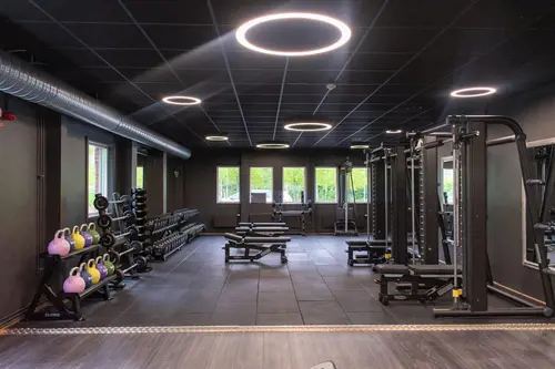 Välkommen till Nordic Wellness!Här kan du ta del av toppmoderna maskiner, fria vikter, gruppträning, virtuell träning och riktigt mycket tränings-glädje.Kom gärna in och ta en kaffe, kika på den fantastiska anläggningen och prata med oss direkt i receptionen.Vi erbjuder självklart prov-vecka för dig som vill testa vår härliga klubb och utbud.Vi har gratis parkering hos oss också.GRATIS KONSULTATION!Vill du få hjälp att nå dina mål?Med en personlig tränare kommer du snabbt igång med ett individanpassat träningsschema som ger resultat.I det första mötet går vi igenom vad du önskar uppnå samt sätter realistiska mål efter dina förutsättningar.Fyll i kontaktformuläret nedan så kontaktar vi dig för 30 minuters kostnadsfri konsultation.Vissa personliga tränare erbjuder nu också tjänsten PT online.Vid förhinder behöver du avboka mötet 24h innan utsatt tid, annars debiteras du 200 kr.Kolla ditt gym på alla bolagFitnessprofilen Julia på Nordic Wellness: Är ditt mål att ha en något tajtare form till beachen?BEHÖVER DU PT? Känner du att du inte har disciplinen att komma i gång med träningen hemma? Hör av dig direkt till Julia och boka professionell hjälp!Nordic Wellness Din Bästa-GymPartnerHär är de 15st mest sökta gymmen på GymKarta i Juli 2023Nordic Wellness Lindholmen på Lindholmsallén 20 i GöteborgSATS Gamlestaden på Gamlestadstorget 7 i GöteborgSTC Sävedalen - Göteborgsvägen 104 - GymKarta.seSTC munkebäck på Munkebäcks Allé 26 i GöteborgNordic Wellness Göteborg Kviberg Arena - GymKarta.seNordic Wellness Kungälv Kongahälla - GymKarta.seActic Lerum - Vattenpalatset på Häradsvägen 3 i Lerum&nbsp;Maximus Gym Brunnsbo på Folkvisegatan 15 i GöteborgSATS Hovås på Björklundabacken 2 i Hovås - GymKarta.seNordic Wellness Backaplan på Gustaf Dalénsgatan 13Fitness24Seven på Lergöksgatan 6 i Västra FrölundaSATS Askim (Sisjön stora) på Ekonomivägen 6 i AskimSTC på Ekenleden 10 i Kållered - GymKarta.seNordic Wellness Marklandsgatan - GymKarta.seNordic Wellness på Vasagatan 7 i Göteborg