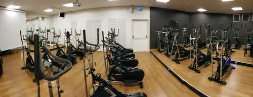 Välkommen till Nordic Wellness Jönköping City!Här kan du ta del av toppmoderna maskiner, fria vikter, gruppträning, virtuell träning och riktigt mycket tränings-glädje.Kom gärna in och ta en kaffe, kika på den fantastiska anläggningen och prata med oss direkt i receptionen.Vi erbjuder självklart prov-vecka för dig som vill testa vår härliga klubb och utbud.Vi har gratis parkering hos oss också.GRATIS KONSULTATION!Vill du få hjälp att nå dina mål?Med en personlig tränare kommer du snabbt igång med ett individanpassat träningsschema som ger resultat.I det första mötet går vi igenom vad du önskar uppnå samt sätter realistiska mål efter dina förutsättningar.Fyll i kontaktformuläret nedan så kontaktar vi dig för 30 minuters kostnadsfri konsultation.Vissa personliga tränare erbjuder nu också tjänsten PT online.Vid förhinder behöver du avboka mötet 24h innan utsatt tid, annars debiteras du 200 kr.Kolla ditt gym på alla bolagFitnessprofilen Julia på Nordic Wellness: Är ditt mål att ha en något tajtare form till beachen?BEHÖVER DU PT? Känner du att du inte har disciplinen att komma i gång med träningen hemma? Hör av dig direkt till Julia och boka professionell hjälp!Nordic Wellness Din Bästa-GymPartnerHär är de 15st mest sökta gymmen på GymKarta i Juli 2023Nordic Wellness Lindholmen på Lindholmsallén 20 i GöteborgSATS Gamlestaden på Gamlestadstorget 7 i GöteborgSTC Sävedalen - Göteborgsvägen 104 - GymKarta.seSTC munkebäck på Munkebäcks Allé 26 i GöteborgNordic Wellness Göteborg Kviberg Arena - GymKarta.seNordic Wellness Kungälv Kongahälla - GymKarta.seActic Lerum - Vattenpalatset på Häradsvägen 3 i Lerum&nbsp;Maximus Gym Brunnsbo på Folkvisegatan 15 i GöteborgSATS Hovås på Björklundabacken 2 i Hovås - GymKarta.seNordic Wellness Backaplan på Gustaf Dalénsgatan 13Fitness24Seven på Lergöksgatan 6 i Västra FrölundaSATS Askim (Sisjön stora) på Ekonomivägen 6 i AskimSTC på Ekenleden 10 i Kållered - GymKarta.seNordic Wellness Marklandsgatan - GymKarta.seNordic Wellness på Vasagatan 7 i GöteborgNo Carb Protein-Pannkakor - Muskelshoppen