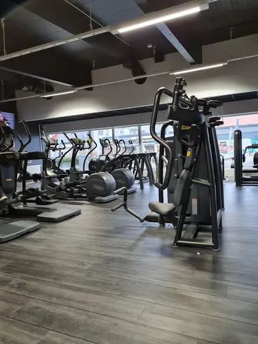 Välkommen till Nordic Wellness Gråbo! - Nu har vi&nbsp;öppnat Nordic Wellness Gråbo med 400 kvm kondition och gym! Räkna med träningsmaskiner i världsklass! Välkommen in och svettas tillsammans med oss!Här kan du ta del av toppmoderna maskiner, fria vikter, gruppträning, virtuell träning och riktigt mycket tränings-glädje.Kom gärna in och ta en kaffe, kika på den fantastiska anläggningen och prata med oss direkt i receptionen.Vi erbjuder självklart prov-vecka för dig som vill testa vår härliga klubb och utbud.Vi har gratis parkering hos oss också.GRATIS KONSULTATION!Vill du få hjälp att nå dina mål?Med en personlig tränare kommer du snabbt igång med ett individanpassat träningsschema som ger resultat.I det första mötet går vi igenom vad du önskar uppnå samt sätter realistiska mål efter dina förutsättningar.Fyll i kontaktformuläret nedan så kontaktar vi dig för 30 minuters kostnadsfri konsultation.Vissa personliga tränare erbjuder nu också tjänsten PT online.Vid förhinder behöver du avboka mötet 24h innan utsatt tid, annars debiteras du 200 kr.Kolla ditt gym på alla bolagFitnessprofilen Julia på Nordic Wellness: Är ditt mål att ha en något tajtare form till beachen?BEHÖVER DU PT? Känner du att du inte har disciplinen att komma i gång med träningen hemma? Hör av dig direkt till Julia och boka professionell hjälp!Nordic Wellness Din Bästa-GymPartnerHär är de 15st mest sökta gymmen på GymKarta i Juli 2023Nordic Wellness Lindholmen på Lindholmsallén 20 i GöteborgSATS Gamlestaden på Gamlestadstorget 7 i GöteborgSTC Sävedalen - Göteborgsvägen 104 - GymKarta.seSTC munkebäck på Munkebäcks Allé 26 i GöteborgNordic Wellness Göteborg Kviberg Arena - GymKarta.seNordic Wellness Kungälv Kongahälla - GymKarta.seActic Lerum - Vattenpalatset på Häradsvägen 3 i Lerum&nbsp;Maximus Gym Brunnsbo på Folkvisegatan 15 i GöteborgSATS Hovås på Björklundabacken 2 i Hovås - GymKarta.seNordic Wellness Backaplan på Gustaf Dalénsgatan 13Fitness24Seven på Lergöksgatan 6 i Västra FrölundaSATS Askim (Sisjön stora) på Ekonomivägen 6 i AskimSTC på Ekenleden 10 i Kållered - GymKarta.seNordic Wellness Marklandsgatan - GymKarta.seNordic Wellness på Vasagatan 7 i Göteborg