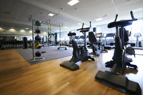 Välkommen till Nordic Wellness Bankeryd!Här kan du ta del av toppmoderna maskiner, fria vikter, gruppträning, virtuell träning och riktigt mycket tränings-glädje.Kom gärna in och ta en kaffe, kika på den fantastiska anläggningen och prata med oss direkt i receptionen.Vi erbjuder självklart prov-vecka för dig som vill testa vår härliga klubb och utbud.Vi har gratis parkering hos oss också.GRATIS KONSULTATION!Vill du få hjälp att nå dina mål?Med en personlig tränare kommer du snabbt igång med ett individanpassat träningsschema som ger resultat.I det första mötet går vi igenom vad du önskar uppnå samt sätter realistiska mål efter dina förutsättningar.Fyll i kontaktformuläret nedan så kontaktar vi dig för 30 minuters kostnadsfri konsultation.Vissa personliga tränare erbjuder nu också tjänsten PT online.Vid förhinder behöver du avboka mötet 24h innan utsatt tid, annars debiteras du 200 kr.Kolla ditt gym på alla bolagFitnessprofilen Julia på Nordic Wellness: Är ditt mål att ha en något tajtare form till beachen?BEHÖVER DU PT? Känner du att du inte har disciplinen att komma i gång med träningen hemma? Hör av dig direkt till Julia och boka professionell hjälp!Nordic Wellness Din Bästa-GymPartnerHär är de 15st mest sökta gymmen på GymKarta i Juli 2023Nordic Wellness Lindholmen på Lindholmsallén 20 i GöteborgSATS Gamlestaden på Gamlestadstorget 7 i GöteborgSTC Sävedalen - Göteborgsvägen 104 - GymKarta.seSTC munkebäck på Munkebäcks Allé 26 i GöteborgNordic Wellness Göteborg Kviberg Arena - GymKarta.seNordic Wellness Kungälv Kongahälla - GymKarta.seActic Lerum - Vattenpalatset på Häradsvägen 3 i Lerum&nbsp;Maximus Gym Brunnsbo på Folkvisegatan 15 i GöteborgSATS Hovås på Björklundabacken 2 i Hovås - GymKarta.seNordic Wellness Backaplan på Gustaf Dalénsgatan 13Fitness24Seven på Lergöksgatan 6 i Västra FrölundaSATS Askim (Sisjön stora) på Ekonomivägen 6 i AskimSTC på Ekenleden 10 i Kållered - GymKarta.seNordic Wellness Marklandsgatan - GymKarta.seNordic Wellness på Vasagatan 7 i GöteborgNo Carb Protein-Pannkakor - Muskelshoppen