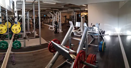 Välkommen till Nordic Wellness Vårgårda!Här kan du ta del av toppmoderna maskiner, fria vikter, gruppträning, virtuell träning och riktigt mycket tränings-glädje.Kom gärna in och ta en kaffe, kika på den fantastiska anläggningen och prata med oss direkt i receptionen.Vi erbjuder självklart prov-vecka för dig som vill testa vår härliga klubb och utbud.Vi har gratis parkering hos oss också.GRATIS KONSULTATION!Vill du få hjälp att nå dina mål?Med en personlig tränare kommer du snabbt igång med ett individanpassat träningsschema som ger resultat.I det första mötet går vi igenom vad du önskar uppnå samt sätter realistiska mål efter dina förutsättningar.Fyll i kontaktformuläret nedan så kontaktar vi dig för 30 minuters kostnadsfri konsultation.Vissa personliga tränare erbjuder nu också tjänsten PT online.Vid förhinder behöver du avboka mötet 24h innan utsatt tid, annars debiteras du 200 kr.Kolla ditt gym på alla bolagFitnessprofilen Julia på Nordic Wellness: Är ditt mål att ha en något tajtare form till beachen?BEHÖVER DU PT? Känner du att du inte har disciplinen att komma i gång med träningen hemma? Hör av dig direkt till Julia och boka professionell hjälp!Nordic Wellness Din Bästa-GymPartnerHär är de 15st mest sökta gymmen på GymKarta i Juli 2023Nordic Wellness Lindholmen på Lindholmsallén 20 i GöteborgSATS Gamlestaden på Gamlestadstorget 7 i GöteborgSTC Sävedalen - Göteborgsvägen 104 - GymKarta.seSTC munkebäck på Munkebäcks Allé 26 i GöteborgNordic Wellness Göteborg Kviberg Arena - GymKarta.seNordic Wellness Kungälv Kongahälla - GymKarta.seActic Lerum - Vattenpalatset på Häradsvägen 3 i Lerum&nbsp;Maximus Gym Brunnsbo på Folkvisegatan 15 i GöteborgSATS Hovås på Björklundabacken 2 i Hovås - GymKarta.seNordic Wellness Backaplan på Gustaf Dalénsgatan 13Fitness24Seven på Lergöksgatan 6 i Västra FrölundaSATS Askim (Sisjön stora) på Ekonomivägen 6 i AskimSTC på Ekenleden 10 i Kållered - GymKarta.seNordic Wellness Marklandsgatan - GymKarta.seNordic Wellness på Vasagatan 7 i GöteborgNo Carb Protein-Pannkakor - Muskelshoppen