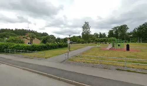 X-FORCE – UNIK TRÄNINGSMETODDen nya världsunika och patenterade svenska uppfinningen X-Force är en träningsmaskin som ökar den negativa belastningen med 40 %.Detta gör att du som användare kan träna betydligt kortare tid och få större effekt med garanterat bättre resultat, endast 6 – 12 repetitioner per maskin var 7 – 14 dagar.Varför negativ träning?Negativ träning har många fördelar.Musklerna kan arbeta med betydligt högre belastning excentriskt än koncentrisk och en tyngre last innebär också effektivare träning med snabbare resultat.För att förbättra muskelstyrkan överbelastar du muskeln och om den excentriska lasten är större tröttar du ut muskeln snabbare.Excentrisk träning kräver mindre syre än koncentrisk vilket påfrestar hjärtat mindre men ökar blodtrycket.Här är de 15st mest sökta gymmen på GymKarta i Juli 2023Nordic Wellness Lindholmen på Lindholmsallén 20 i GöteborgSATS Gamlestaden på Gamlestadstorget 7 i GöteborgSTC Sävedalen - Göteborgsvägen 104 - GymKarta.seSTC munkebäck på Munkebäcks Allé 26 i GöteborgNordic Wellness Göteborg Kviberg Arena - GymKarta.seNordic Wellness Kungälv Kongahälla - GymKarta.seActic Lerum - Vattenpalatset på Häradsvägen 3 i Lerum&nbsp;Maximus Gym Brunnsbo på Folkvisegatan 15 i GöteborgSATS Hovås på Björklundabacken 2 i Hovås - GymKarta.seNordic Wellness Backaplan på Gustaf Dalénsgatan 13Fitness24Seven på Lergöksgatan 6 i Västra FrölundaSATS Askim (Sisjön stora) på Ekonomivägen 6 i AskimSTC på Ekenleden 10 i Kållered - GymKarta.seNordic Wellness Marklandsgatan - GymKarta.seNordic Wellness på Vasagatan 7 i Göteborg