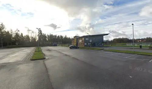 X-FORCE – UNIK TRÄNINGSMETODDen nya världsunika och patenterade svenska uppfinningen X-Force är en träningsmaskin som ökar den negativa belastningen med 40 %.Detta gör att du som användare kan träna betydligt kortare tid och få större effekt med garanterat bättre resultat, endast 6 – 12 repetitioner per maskin var 7 – 14 dagar.Varför negativ träning?Negativ träning har många fördelar.Musklerna kan arbeta med betydligt högre belastning excentriskt än koncentrisk och en tyngre last innebär också effektivare träning med snabbare resultat.För att förbättra muskelstyrkan överbelastar du muskeln och om den excentriska lasten är större tröttar du ut muskeln snabbare.Excentrisk träning kräver mindre syre än koncentrisk vilket påfrestar hjärtat mindre men ökar blodtrycket.Här är de 15st mest sökta gymmen på GymKarta i Juli 2023Nordic Wellness Lindholmen på Lindholmsallén 20 i GöteborgSATS Gamlestaden på Gamlestadstorget 7 i GöteborgSTC Sävedalen - Göteborgsvägen 104 - GymKarta.seSTC munkebäck på Munkebäcks Allé 26 i GöteborgNordic Wellness Göteborg Kviberg Arena - GymKarta.seNordic Wellness Kungälv Kongahälla - GymKarta.seActic Lerum - Vattenpalatset på Häradsvägen 3 i Lerum&nbsp;Maximus Gym Brunnsbo på Folkvisegatan 15 i GöteborgSATS Hovås på Björklundabacken 2 i Hovås - GymKarta.seNordic Wellness Backaplan på Gustaf Dalénsgatan 13Fitness24Seven på Lergöksgatan 6 i Västra FrölundaSATS Askim (Sisjön stora) på Ekonomivägen 6 i AskimSTC på Ekenleden 10 i Kållered - GymKarta.seNordic Wellness Marklandsgatan - GymKarta.seNordic Wellness på Vasagatan 7 i Göteborg
