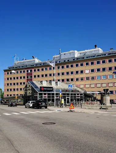 X-FORCE – UNIK TRÄNINGSMETODDen nya världsunika och patenterade svenska uppfinningen X-Force är en träningsmaskin som ökar den negativa belastningen med 40 %.Detta gör att du som användare kan träna betydligt kortare tid och få större effekt med garanterat bättre resultat, endast 6 – 12 repetitioner per maskin var 7 – 14 dagar.Varför negativ träning?Negativ träning har många fördelar.Musklerna kan arbeta med betydligt högre belastning excentriskt än koncentrisk och en tyngre last innebär också effektivare träning med snabbare resultat.För att förbättra muskelstyrkan överbelastar du muskeln och om den excentriska lasten är större tröttar du ut muskeln snabbare.Excentrisk träning kräver mindre syre än koncentrisk vilket påfrestar hjärtat mindre men ökar blodtrycket.Här är de 15st mest sökta gymmen på GymKarta i Juli 2023Nordic Wellness Lindholmen på Lindholmsallén 20 i GöteborgSATS Gamlestaden på Gamlestadstorget 7 i GöteborgSTC Sävedalen - Göteborgsvägen 104 - GymKarta.seSTC munkebäck på Munkebäcks Allé 26 i GöteborgNordic Wellness Göteborg Kviberg Arena - GymKarta.seNordic Wellness Kungälv Kongahälla - GymKarta.seActic Lerum - Vattenpalatset på Häradsvägen 3 i Lerum&nbsp;Maximus Gym Brunnsbo på Folkvisegatan 15 i GöteborgSATS Hovås på Björklundabacken 2 i Hovås - GymKarta.seNordic Wellness Backaplan på Gustaf Dalénsgatan 13Fitness24Seven på Lergöksgatan 6 i Västra FrölundaSATS Askim (Sisjön stora) på Ekonomivägen 6 i AskimSTC på Ekenleden 10 i Kållered - GymKarta.seNordic Wellness Marklandsgatan - GymKarta.seNordic Wellness på Vasagatan 7 i Göteborg