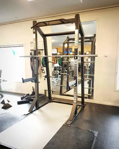 Välkommen till Nordic Wellness Munkedal!De generösa öppettiderna gräver som medlem full möjlighet till flexibilitet, effektivitet och resultat. Maskinparken är fullt utrustad och utöver det finns en avdelning med fria vikter och stretch. Vi har ett Kidz Club-rum där du kan lämna dina barn som klarar sig själva.Här kan du ta del av toppmoderna maskiner, fria vikter, gruppträning, virtuell träning och riktigt mycket tränings-glädje.Kom gärna in och ta en kaffe, kika på den fantastiska anläggningen och prata med oss direkt i receptionen.Vi erbjuder självklart prov-vecka för dig som vill testa vår härliga klubb och utbud.Vi har gratis parkering hos oss också.GRATIS KONSULTATION!Vill du få hjälp att nå dina mål?Med en personlig tränare kommer du snabbt igång med ett individanpassat träningsschema som ger resultat.I det första mötet går vi igenom vad du önskar uppnå samt sätter realistiska mål efter dina förutsättningar.Fyll i kontaktformuläret nedan så kontaktar vi dig för 30 minuters kostnadsfri konsultation.Vissa personliga tränare erbjuder nu också tjänsten PT online.Vid förhinder behöver du avboka mötet 24h innan utsatt tid, annars debiteras du 200 kr.Kolla ditt gym på alla bolagFitnessprofilen Julia på Nordic Wellness: Är ditt mål att ha en något tajtare form till beachen?BEHÖVER DU PT? Känner du att du inte har disciplinen att komma i gång med träningen hemma? Hör av dig direkt till Julia och boka professionell hjälp!Nordic Wellness Din Bästa-GymPartnerHär är de 15st mest sökta gymmen på GymKarta i Juli 2023Nordic Wellness Lindholmen på Lindholmsallén 20 i GöteborgSATS Gamlestaden på Gamlestadstorget 7 i GöteborgSTC Sävedalen - Göteborgsvägen 104 - GymKarta.seSTC munkebäck på Munkebäcks Allé 26 i GöteborgNordic Wellness Göteborg Kviberg Arena - GymKarta.seNordic Wellness Kungälv Kongahälla - GymKarta.seActic Lerum - Vattenpalatset på Häradsvägen 3 i Lerum&nbsp;Maximus Gym Brunnsbo på Folkvisegatan 15 i GöteborgSATS Hovås på Björklundabacken 2 i Hovås - GymKarta.seNordic Wellness Backaplan på Gustaf Dalénsgatan 13Fitness24Seven på Lergöksgatan 6 i Västra FrölundaSATS Askim (Sisjön stora) på Ekonomivägen 6 i AskimSTC på Ekenleden 10 i Kållered - GymKarta.seNordic Wellness Marklandsgatan - GymKarta.seNordic Wellness på Vasagatan 7 i Göteborg