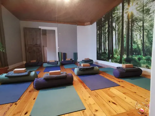 Det skapar Harmoni o balans.Här hos oss kan du välja vilken period på året, i ditt liv som du känner är bäst för dig.Adrian Eriksson Skapade GymKarta.Se och alla Gym med Premium - abonnemang blir SEO-Optimerade av Martin Maximus SEO - (Sökmotoroptimerade).X-FORCE – UNIK TRÄNINGSMETODDen nya världsunika och patenterade svenska uppfinningen X-Force är en träningsmaskin som ökar den negativa belastningen med 40 %.Detta gör att du som användare kan träna betydligt kortare tid och få större effekt med garanterat bättre resultat, endast 6 – 12 repetitioner per maskin var 7 – 14 dagar.Varför negativ träning?Negativ träning har många fördelar.Musklerna kan arbeta med betydligt högre belastning excentriskt än koncentrisk och en tyngre last innebär också effektivare träning med snabbare resultat.För att förbättra muskelstyrkan överbelastar du muskeln och om den excentriska lasten är större tröttar du ut muskeln snabbare.Excentrisk träning kräver mindre syre än koncentrisk vilket påfrestar hjärtat mindre men ökar blodtrycket.Här är de 15st mest sökta gymmen på GymKarta i Juli 2023Nordic Wellness Lindholmen på Lindholmsallén 20 i GöteborgSATS Gamlestaden på Gamlestadstorget 7 i GöteborgSTC Sävedalen - Göteborgsvägen 104 - GymKarta.seSTC munkebäck på Munkebäcks Allé 26 i GöteborgNordic Wellness Göteborg Kviberg Arena - GymKarta.seNordic Wellness Kungälv Kongahälla - GymKarta.seActic Lerum - Vattenpalatset på Häradsvägen 3 i Lerum&nbsp;Maximus Gym Brunnsbo på Folkvisegatan 15 i GöteborgSATS Hovås på Björklundabacken 2 i Hovås - GymKarta.seNordic Wellness Backaplan på Gustaf Dalénsgatan 13Fitness24Seven på Lergöksgatan 6 i Västra FrölundaSATS Askim (Sisjön stora) på Ekonomivägen 6 i AskimSTC på Ekenleden 10 i Kållered - GymKarta.seNordic Wellness Marklandsgatan - GymKarta.seNordic Wellness på Vasagatan 7 i Göteborg