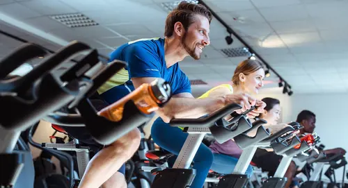 Träning/Gym - Välkommen till Korpen Gym &amp; FriskvårdTecknar du träningskort hos oss får du tillgång till ett stort utbud utav aktiviteter!I våra kort ingår fri träning dygnet runt i vårt gym, som är fullutrustat med maskiner och vikter.Många roliga och varierande Gruppträningspass!I våra omklädningsrum finner du skåp att låsa in dina tillhörigheter. Eget lås medtages eller köpes i vår reception.Åldersgränser hos oss - Välkommen till Korpen Gym &amp; Friskvård- From att ditt barn är 11 år, så kan du som vårdnadshavare träna tillsammans med ditt barn, då under ditt ansvar. Gäller ej pass.- Du kan börja träna på pass och i gymmet från året du fyller 13 år, utan målsman under bemannade tider. Introduktion måste genomgås i gymmet. Bokas via receptionen.- Tillgång till gymmet endast under bemannade öppettider (13-15 år ).- Du kan från att du fyllt 13 år delta i pass- Från det år du fyller 16 år har du obegränsad tillgång till alla pass och gymmet.- Tom året innan du fyller 16 år, betalar du endast 50% utav priset på ungdomskort.- Som ungdom räknas alla som inte fyllt 21 år.- Som pensionär räknas både ålders- och sjukpensionärer (ska kunna intygas)Det skapar Harmoni o balans.Här hos oss kan du välja vilken period på året, i ditt liv som du känner är bäst för dig.Adrian Eriksson Skapade GymKarta.Se och alla Gym med Premium - abonnemang blir SEO-Optimerade av Martin Maximus SEO - (Sökmotoroptimerade).