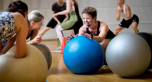 Träning/Gym - Välkommen till Korpen Gym &amp; FriskvårdTecknar du träningskort hos oss får du tillgång till ett stort utbud utav aktiviteter!I våra kort ingår fri träning dygnet runt i vårt gym, som är fullutrustat med maskiner och vikter.Många roliga och varierande Gruppträningspass!I våra omklädningsrum finner du skåp att låsa in dina tillhörigheter. Eget lås medtages eller köpes i vår reception.Åldersgränser hos oss - Välkommen till Korpen Gym &amp; Friskvård- From att ditt barn är 11 år, så kan du som vårdnadshavare träna tillsammans med ditt barn, då under ditt ansvar. Gäller ej pass.- Du kan börja träna på pass och i gymmet från året du fyller 13 år, utan målsman under bemannade tider. Introduktion måste genomgås i gymmet. Bokas via receptionen.- Tillgång till gymmet endast under bemannade öppettider (13-15 år ).- Du kan från att du fyllt 13 år delta i pass- Från det år du fyller 16 år har du obegränsad tillgång till alla pass och gymmet.- Tom året innan du fyller 16 år, betalar du endast 50% utav priset på ungdomskort.- Som ungdom räknas alla som inte fyllt 21 år.- Som pensionär räknas både ålders- och sjukpensionärer (ska kunna intygas)Det skapar Harmoni o balans.Här hos oss kan du välja vilken period på året, i ditt liv som du känner är bäst för dig.Adrian Eriksson Skapade GymKarta.Se och alla Gym med Premium - abonnemang blir SEO-Optimerade av Martin Maximus SEO - (Sökmotoroptimerade).
