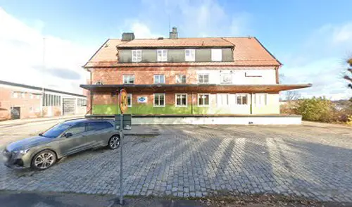 X-FORCE – UNIK TRÄNINGSMETODDen nya världsunika och patenterade svenska uppfinningen X-Force är en träningsmaskin som ökar den negativa belastningen med 40 %.Detta gör att du som användare kan träna betydligt kortare tid och få större effekt med garanterat bättre resultat, endast 6 – 12 repetitioner per maskin var 7 – 14 dagar.Varför negativ träning?Negativ träning har många fördelar.Musklerna kan arbeta med betydligt högre belastning excentriskt än koncentrisk och en tyngre last innebär också effektivare träning med snabbare resultat.För att förbättra muskelstyrkan överbelastar du muskeln och om den excentriska lasten är större tröttar du ut muskeln snabbare.Excentrisk träning kräver mindre syre än koncentrisk vilket påfrestar hjärtat mindre men ökar blodtrycket.Här är de 15st mest sökta gymmen på GymKarta i Juli 2023Nordic Wellness Lindholmen på Lindholmsallén 20 i GöteborgSATS Gamlestaden på Gamlestadstorget 7 i GöteborgSTC Sävedalen - Göteborgsvägen 104 - GymKarta.seSTC munkebäck på Munkebäcks Allé 26 i GöteborgNordic Wellness Göteborg Kviberg Arena - GymKarta.seNordic Wellness Kungälv Kongahälla - GymKarta.seActic Lerum - Vattenpalatset på Häradsvägen 3 i Lerum&nbsp;Maximus Gym Brunnsbo på Folkvisegatan 15 i GöteborgSATS Hovås på Björklundabacken 2 i Hovås - GymKarta.seNordic Wellness Backaplan på Gustaf Dalénsgatan 13Fitness24Seven på Lergöksgatan 6 i Västra FrölundaSATS Askim (Sisjön stora) på Ekonomivägen 6 i AskimSTC på Ekenleden 10 i Kållered - GymKarta.seNordic Wellness Marklandsgatan - GymKarta.seNordic Wellness på Vasagatan 7 i Göteborg