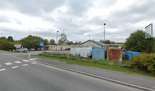 X-FORCE – UNIK TRÄNINGSMETODDen nya världsunika och patenterade svenska uppfinningen X-Force är en träningsmaskin som ökar den negativa belastningen med 40 %.Detta gör att du som användare kan träna betydligt kortare tid och få större effekt med garanterat bättre resultat, endast 6 – 12 repetitioner per maskin var 7 – 14 dagar.Varför negativ träning?Negativ träning har många fördelar.Musklerna kan arbeta med betydligt högre belastning excentriskt än koncentrisk och en tyngre last innebär också effektivare träning med snabbare resultat.För att förbättra muskelstyrkan överbelastar du muskeln och om den excentriska lasten är större tröttar du ut muskeln snabbare.Excentrisk träning kräver mindre syre än koncentrisk vilket påfrestar hjärtat mindre men ökar blodtrycket.Här är de 15st mest sökta gymmen på GymKarta i Juli 2023Nordic Wellness Lindholmen på Lindholmsallén 20 i GöteborgSATS Gamlestaden på Gamlestadstorget 7 i GöteborgSTC Sävedalen - Göteborgsvägen 104 - GymKarta.seSTC munkebäck på Munkebäcks Allé 26 i GöteborgNordic Wellness Göteborg Kviberg Arena - GymKarta.seNordic Wellness Kungälv Kongahälla - GymKarta.seActic Lerum - Vattenpalatset på Häradsvägen 3 i Lerum&nbsp;Maximus Gym Brunnsbo på Folkvisegatan 15 i GöteborgSATS Hovås på Björklundabacken 2 i Hovås - GymKarta.seNordic Wellness Backaplan på Gustaf Dalénsgatan 13Fitness24Seven på Lergöksgatan 6 i Västra FrölundaSATS Askim (Sisjön stora) på Ekonomivägen 6 i AskimSTC på Ekenleden 10 i Kållered - GymKarta.seNordic Wellness Marklandsgatan - GymKarta.seNordic Wellness på Vasagatan 7 i Göteborg