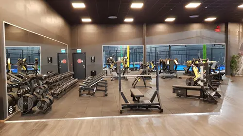 Välkommen till Nordic Wellness Örebro Marieberg!Här kan du ta del av toppmoderna maskiner, fria vikter, gruppträning, virtuell träning och riktigt mycket tränings-glädje.Kom gärna in och ta en kaffe, kika på den fantastiska anläggningen och prata med oss direkt i receptionen.Vi erbjuder självklart prov-vecka för dig som vill testa vår härliga klubb och utbud.Vi har gratis parkering hos oss också.GRATIS KONSULTATION!Vill du få hjälp att nå dina mål?Med en personlig tränare kommer du snabbt igång med ett individanpassat träningsschema som ger resultat.I det första mötet går vi igenom vad du önskar uppnå samt sätter realistiska mål efter dina förutsättningar.Fyll i kontaktformuläret nedan så kontaktar vi dig för 30 minuters kostnadsfri konsultation.Vissa personliga tränare erbjuder nu också tjänsten PT online.Vid förhinder behöver du avboka mötet 24h innan utsatt tid, annars debiteras du 200 kr.Kolla ditt gym på alla bolagFitnessprofilen Julia på Nordic Wellness: Är ditt mål att ha en något tajtare form till beachen?BEHÖVER DU PT? Känner du att du inte har disciplinen att komma i gång med träningen hemma? Hör av dig direkt till Julia och boka professionell hjälp!Nordic Wellness Din Bästa-GymPartnerHär är de 15st mest sökta gymmen på GymKarta i Juli 2023Nordic Wellness Lindholmen på Lindholmsallén 20 i GöteborgSATS Gamlestaden på Gamlestadstorget 7 i GöteborgSTC Sävedalen - Göteborgsvägen 104 - GymKarta.seSTC munkebäck på Munkebäcks Allé 26 i GöteborgNordic Wellness Göteborg Kviberg Arena - GymKarta.seNordic Wellness Kungälv Kongahälla - GymKarta.seActic Lerum - Vattenpalatset på Häradsvägen 3 i Lerum&nbsp;Maximus Gym Brunnsbo på Folkvisegatan 15 i GöteborgSATS Hovås på Björklundabacken 2 i Hovås - GymKarta.seNordic Wellness Backaplan på Gustaf Dalénsgatan 13Fitness24Seven på Lergöksgatan 6 i Västra FrölundaSATS Askim (Sisjön stora) på Ekonomivägen 6 i AskimSTC på Ekenleden 10 i Kållered - GymKarta.seNordic Wellness Marklandsgatan - GymKarta.seNordic Wellness på Vasagatan 7 i GöteborgNo Carb Protein-Pannkakor - Muskelshoppen