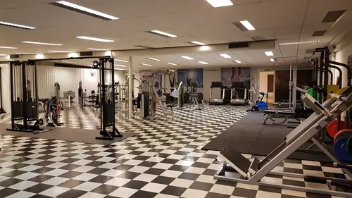 X-FORCE – UNIK TRÄNINGSMETODDen nya världsunika och patenterade svenska uppfinningen X-Force är en träningsmaskin som ökar den negativa belastningen med 40 %.Detta gör att du som användare kan träna betydligt kortare tid och få större effekt med garanterat bättre resultat, endast 6 – 12 repetitioner per maskin var 7 – 14 dagar.Varför negativ träning?Negativ träning har många fördelar.Musklerna kan arbeta med betydligt högre belastning excentriskt än koncentrisk och en tyngre last innebär också effektivare träning med snabbare resultat.För att förbättra muskelstyrkan överbelastar du muskeln och om den excentriska lasten är större tröttar du ut muskeln snabbare.Excentrisk träning kräver mindre syre än koncentrisk vilket påfrestar hjärtat mindre men ökar blodtrycket.Här är de 15st mest sökta gymmen på GymKarta i Juli 2023Nordic Wellness Lindholmen på Lindholmsallén 20 i GöteborgSATS Gamlestaden på Gamlestadstorget 7 i GöteborgSTC Sävedalen - Göteborgsvägen 104 - GymKarta.seSTC munkebäck på Munkebäcks Allé 26 i GöteborgNordic Wellness Göteborg Kviberg Arena - GymKarta.seNordic Wellness Kungälv Kongahälla - GymKarta.seActic Lerum - Vattenpalatset på Häradsvägen 3 i Lerum&nbsp;Maximus Gym Brunnsbo på Folkvisegatan 15 i GöteborgSATS Hovås på Björklundabacken 2 i Hovås - GymKarta.seNordic Wellness Backaplan på Gustaf Dalénsgatan 13Fitness24Seven på Lergöksgatan 6 i Västra FrölundaSATS Askim (Sisjön stora) på Ekonomivägen 6 i AskimSTC på Ekenleden 10 i Kållered - GymKarta.seNordic Wellness Marklandsgatan - GymKarta.seNordic Wellness på Vasagatan 7 i Göteborg