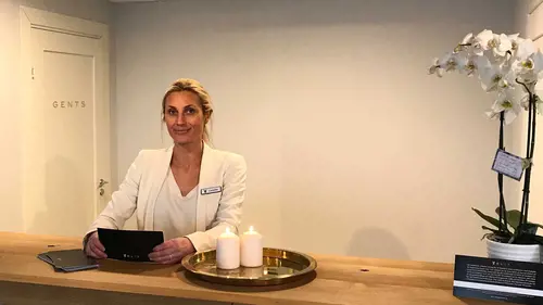 Elit Hotellviken Fitness Center - Hotellviken Gym är ett exklusivt gym i anslutning till anrika Grand Hotel SaltsjöbadenHär erbjuds möjlighet till träning från klockan 0500-2300. Gymmet har ett komplett utbud av konditions- och styrkemaskiner samt fria vikter. Vi har även ytterst kunniga personliga tränare som kan hjälpa dig med just dina mål. Medlemmar kommer även att erbjudas förmåner på bla tex Grand Hotell, Style by Charbel &amp; Linné Hudklinik mfl.&nbsp; Varmt välkomna in på träning i en helt unik miljö!Träning &amp; PriserUnder årstiderna när vädret tillåter erbjuds även träning på den egna uteplatsen precis vid vattnet. Här kan du träna och slappna av i en unik miljö med fantastisk utsikt över vattnet året runt.&nbsp;Priser: Vuxen 499:-/månad &amp; Pensionär 399:-/månad INGEN bindningstid på våra kort.Elit Hotellviken Fitness Center UTBUDOavsett om ditt mål är att gå ner i vikt, förbättra konditionen, bygga muskler eller bara hålla igång så har vi en modern maskinpark som underlättar träningen för dig. Ett exempel är våra crosstrainer från Technogym som är designade för att vara skonsam mot muskler och leder samtidigt som du tränar hela kroppen.Nyheter Ifrån GymKartaHafstens Resort Och CampingMatinspiratör Markiz TaintonInger Zetterqvist: EM 1:ASasa The Mutant VujicJust Gym Sebastian HedmanJakob Wallin LAWABIdrottsrehab Ullevi