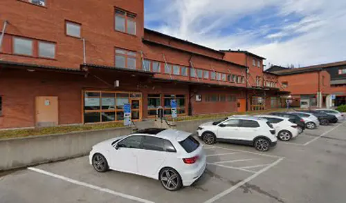 Välkommen till Nordic Wellness Ekerö Centrum!Här kan du ta del av toppmoderna maskiner, fria vikter, gruppträning, virtuell träning och riktigt mycket tränings-glädje.Kom gärna in och ta en kaffe, kika på den fantastiska anläggningen och prata med oss direkt i receptionen.Vi erbjuder självklart prov-vecka för dig som vill testa vår härliga klubb och utbud.Vi har gratis parkering hos oss också.GRATIS KONSULTATION!Vill du få hjälp att nå dina mål?Med en personlig tränare kommer du snabbt igång med ett individanpassat träningsschema som ger resultat.I det första mötet går vi igenom vad du önskar uppnå samt sätter realistiska mål efter dina förutsättningar.Fyll i kontaktformuläret nedan så kontaktar vi dig för 30 minuters kostnadsfri konsultation.Vissa personliga tränare erbjuder nu också tjänsten PT online.Vid förhinder behöver du avboka mötet 24h innan utsatt tid, annars debiteras du 200 kr.Kolla ditt gym på alla bolagFitnessprofilen Julia på Nordic Wellness: Är ditt mål att ha en något tajtare form till beachen?BEHÖVER DU PT? Känner du att du inte har disciplinen att komma i gång med träningen hemma? Hör av dig direkt till Julia och boka professionell hjälp!Nordic Wellness Din Bästa-GymPartnerHär är de 15st mest sökta gymmen på GymKarta i Juli 2023Nordic Wellness Lindholmen på Lindholmsallén 20 i GöteborgSATS Gamlestaden på Gamlestadstorget 7 i GöteborgSTC Sävedalen - Göteborgsvägen 104 - GymKarta.seSTC munkebäck på Munkebäcks Allé 26 i GöteborgNordic Wellness Göteborg Kviberg Arena - GymKarta.seNordic Wellness Kungälv Kongahälla - GymKarta.seActic Lerum - Vattenpalatset på Häradsvägen 3 i Lerum&nbsp;Maximus Gym Brunnsbo på Folkvisegatan 15 i GöteborgSATS Hovås på Björklundabacken 2 i Hovås - GymKarta.seNordic Wellness Backaplan på Gustaf Dalénsgatan 13Fitness24Seven på Lergöksgatan 6 i Västra FrölundaSATS Askim (Sisjön stora) på Ekonomivägen 6 i AskimSTC på Ekenleden 10 i Kållered - GymKarta.seNordic Wellness Marklandsgatan - GymKarta.seNordic Wellness på Vasagatan 7 i GöteborgNo Carb Protein-Pannkakor - Muskelshoppen