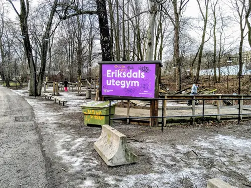 X-FORCE – UNIK TRÄNINGSMETODDen nya världsunika och patenterade svenska uppfinningen X-Force är en träningsmaskin som ökar den negativa belastningen med 40 %.Detta gör att du som användare kan träna betydligt kortare tid och få större effekt med garanterat bättre resultat, endast 6 – 12 repetitioner per maskin var 7 – 14 dagar.Varför negativ träning?Negativ träning har många fördelar.Musklerna kan arbeta med betydligt högre belastning excentriskt än koncentrisk och en tyngre last innebär också effektivare träning med snabbare resultat.För att förbättra muskelstyrkan överbelastar du muskeln och om den excentriska lasten är större tröttar du ut muskeln snabbare.Excentrisk träning kräver mindre syre än koncentrisk vilket påfrestar hjärtat mindre men ökar blodtrycket.Här är de 15st mest sökta gymmen på GymKarta i Juli 2023Nordic Wellness Lindholmen på Lindholmsallén 20 i GöteborgSATS Gamlestaden på Gamlestadstorget 7 i GöteborgSTC Sävedalen - Göteborgsvägen 104 - GymKarta.seSTC munkebäck på Munkebäcks Allé 26 i GöteborgNordic Wellness Göteborg Kviberg Arena - GymKarta.seNordic Wellness Kungälv Kongahälla - GymKarta.seActic Lerum - Vattenpalatset på Häradsvägen 3 i Lerum&nbsp;Maximus Gym Brunnsbo på Folkvisegatan 15 i GöteborgSATS Hovås på Björklundabacken 2 i Hovås - GymKarta.seNordic Wellness Backaplan på Gustaf Dalénsgatan 13Fitness24Seven på Lergöksgatan 6 i Västra FrölundaSATS Askim (Sisjön stora) på Ekonomivägen 6 i AskimSTC på Ekenleden 10 i Kållered - GymKarta.seNordic Wellness Marklandsgatan - GymKarta.seNordic Wellness på Vasagatan 7 i Göteborg