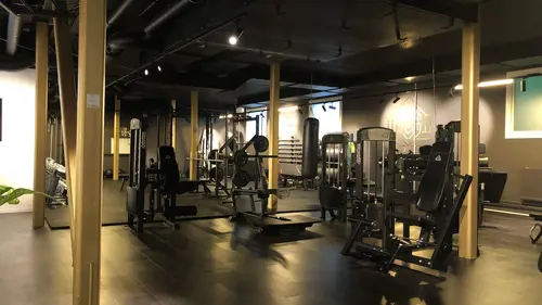 Det skapar Harmoni o balans.Här hos oss kan du välja vilken period på året, i ditt liv som du känner är bäst för dig.Adrian Eriksson Skapade GymKarta.Se och alla Gym med Premium - abonnemang blir SEO-Optimerade av Martin Maximus SEO - (Sökmotoroptimerade).X-FORCE – UNIK TRÄNINGSMETODDen nya världsunika och patenterade svenska uppfinningen X-Force är en träningsmaskin som ökar den negativa belastningen med 40 %.Detta gör att du som användare kan träna betydligt kortare tid och få större effekt med garanterat bättre resultat, endast 6 – 12 repetitioner per maskin var 7 – 14 dagar.Varför negativ träning?Negativ träning har många fördelar.Musklerna kan arbeta med betydligt högre belastning excentriskt än koncentrisk och en tyngre last innebär också effektivare träning med snabbare resultat.För att förbättra muskelstyrkan överbelastar du muskeln och om den excentriska lasten är större tröttar du ut muskeln snabbare.Excentrisk träning kräver mindre syre än koncentrisk vilket påfrestar hjärtat mindre men ökar blodtrycket.Här är de 15st mest sökta gymmen på GymKarta i Juli 2023Nordic Wellness Lindholmen på Lindholmsallén 20 i GöteborgSATS Gamlestaden på Gamlestadstorget 7 i GöteborgSTC Sävedalen - Göteborgsvägen 104 - GymKarta.seSTC munkebäck på Munkebäcks Allé 26 i GöteborgNordic Wellness Göteborg Kviberg Arena - GymKarta.seNordic Wellness Kungälv Kongahälla - GymKarta.seActic Lerum - Vattenpalatset på Häradsvägen 3 i Lerum&nbsp;Maximus Gym Brunnsbo på Folkvisegatan 15 i GöteborgSATS Hovås på Björklundabacken 2 i Hovås - GymKarta.seNordic Wellness Backaplan på Gustaf Dalénsgatan 13Fitness24Seven på Lergöksgatan 6 i Västra FrölundaSATS Askim (Sisjön stora) på Ekonomivägen 6 i AskimSTC på Ekenleden 10 i Kållered - GymKarta.seNordic Wellness Marklandsgatan - GymKarta.seNordic Wellness på Vasagatan 7 i Göteborg